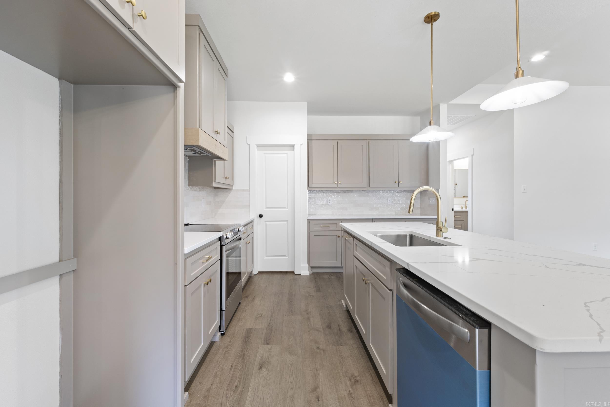 EAST MEADOW - Residential