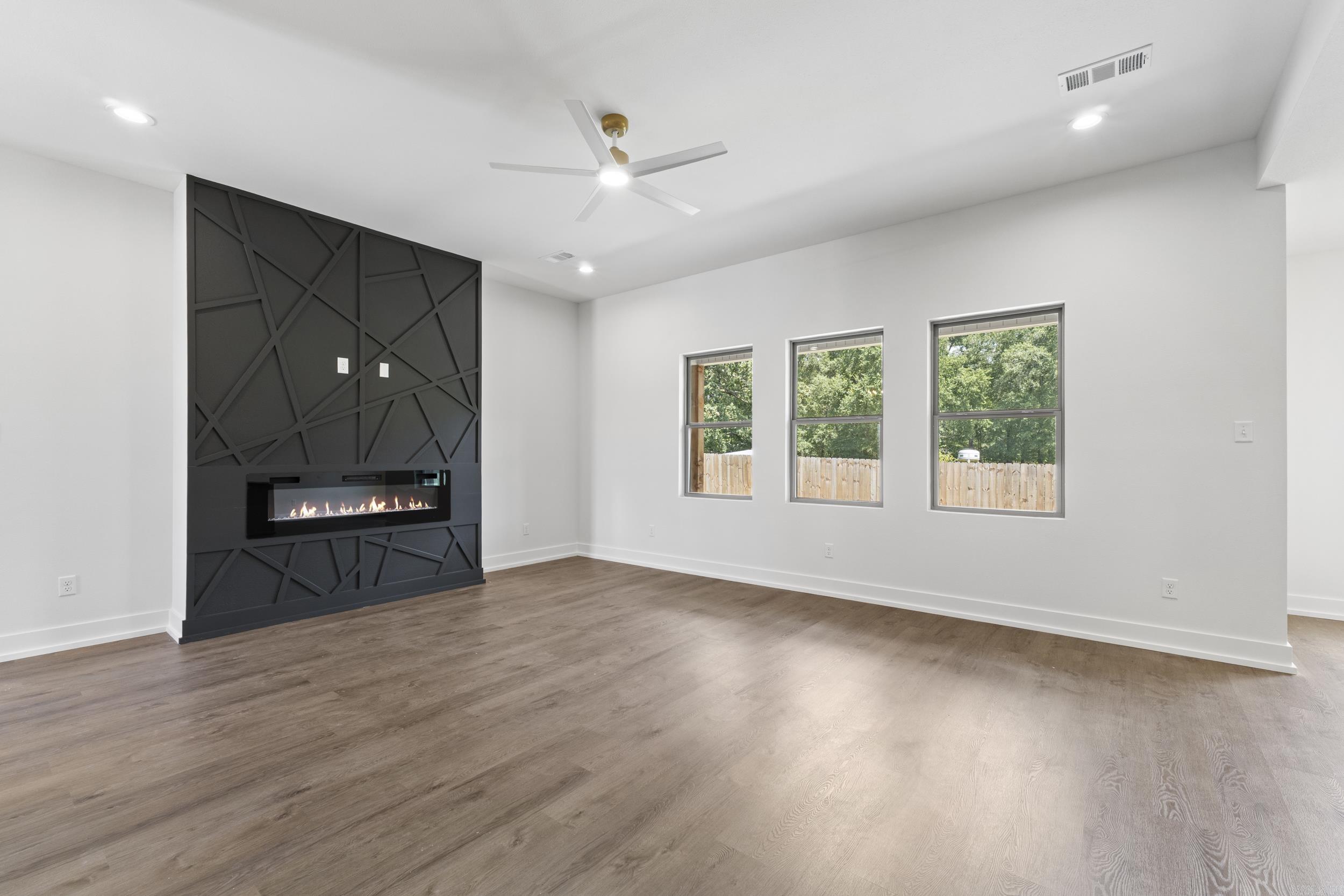 EAST MEADOW - Residential