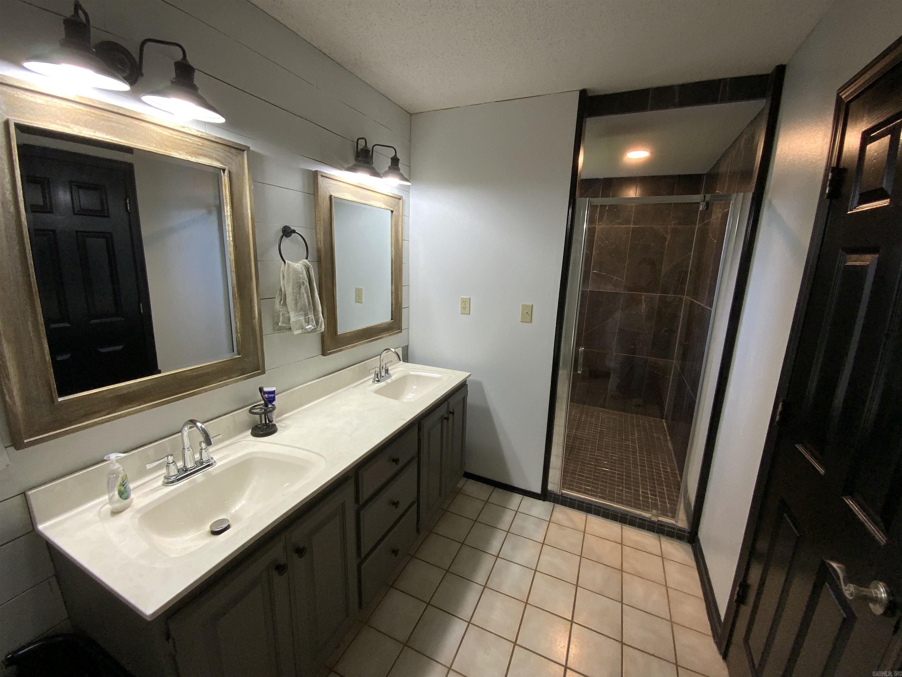 HILLCREST ESTATES - Residential