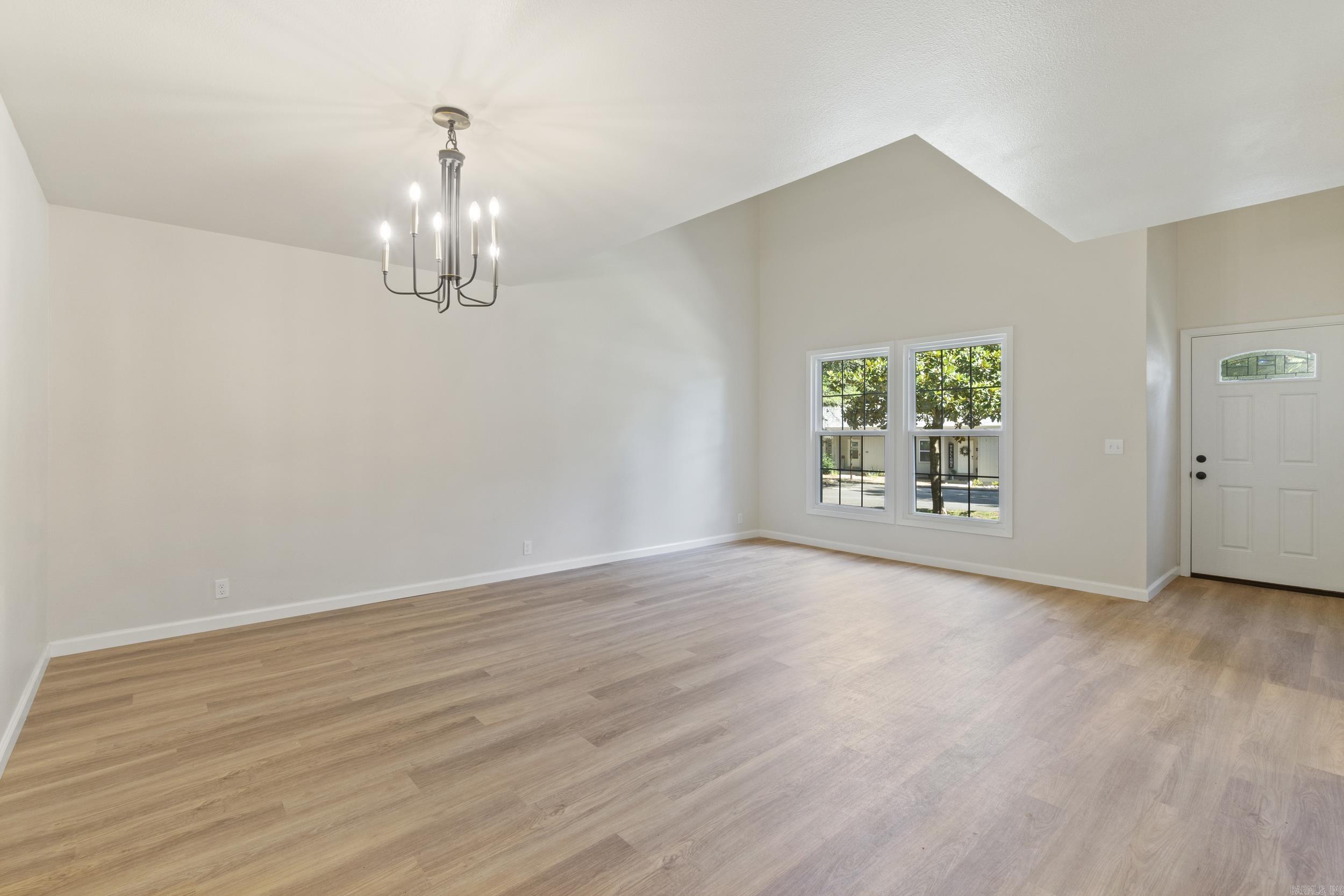 VALENCIA COURTS - Residential