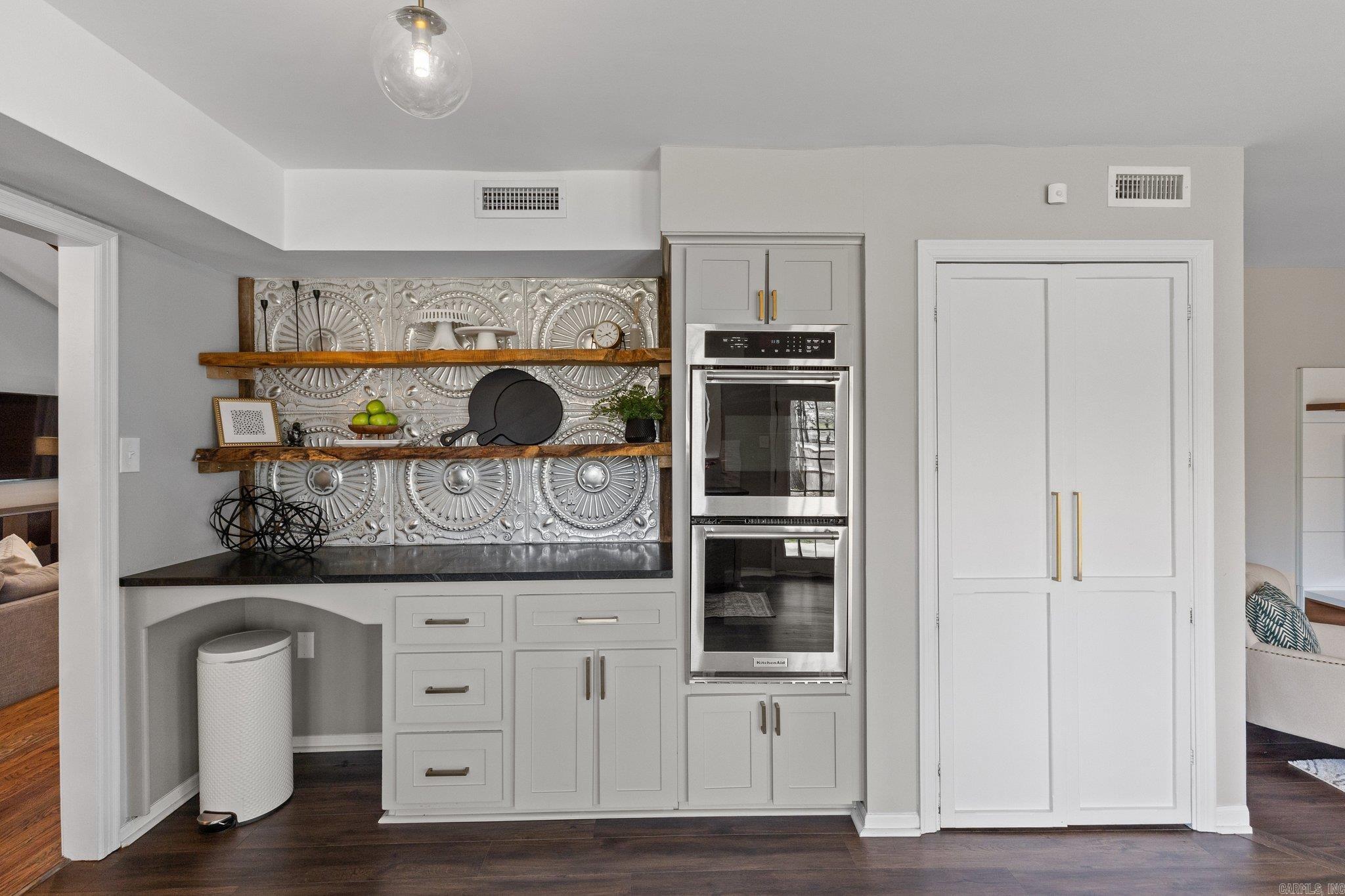 MAUMELLE CLUB MANOR TO CRYSTAL - Residential