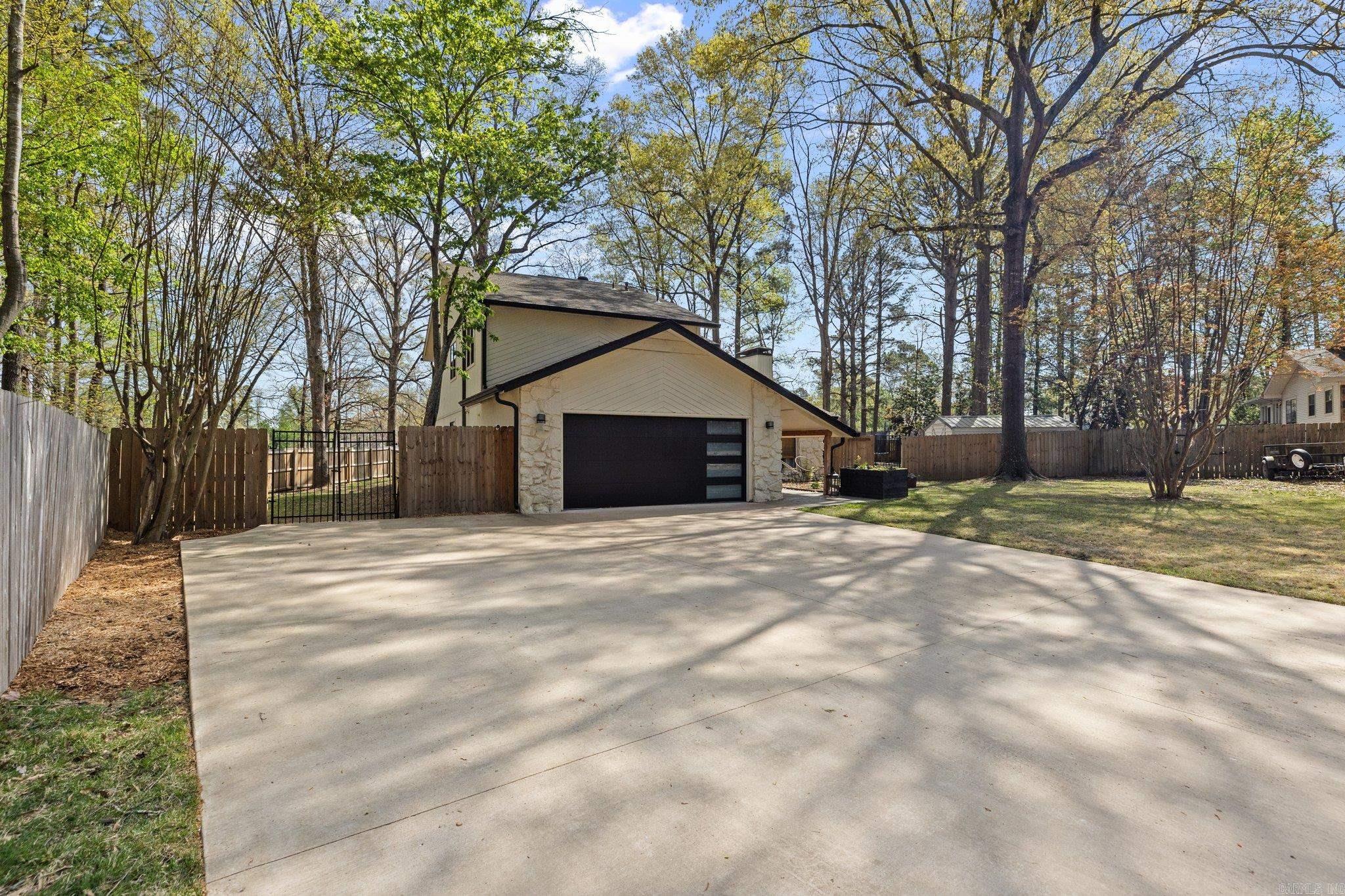 MAUMELLE CLUB MANOR TO CRYSTAL - Residential