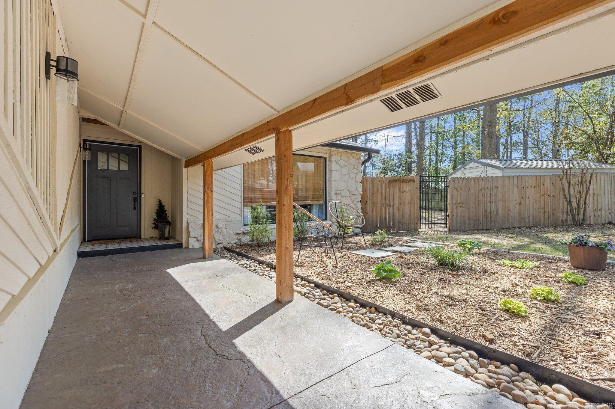 MAUMELLE CLUB MANOR TO CRYSTAL - Residential