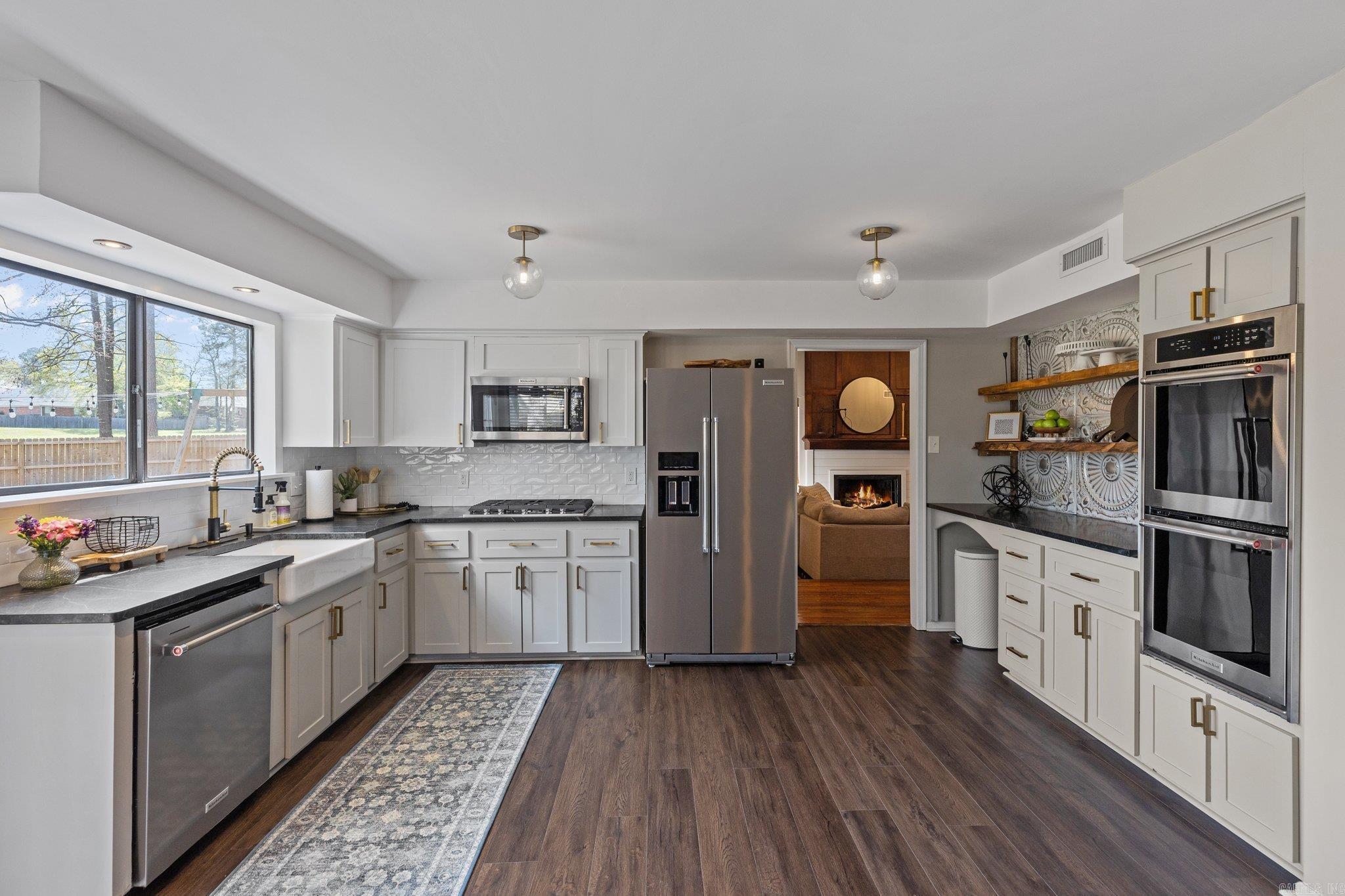 MAUMELLE CLUB MANOR TO CRYSTAL - Residential