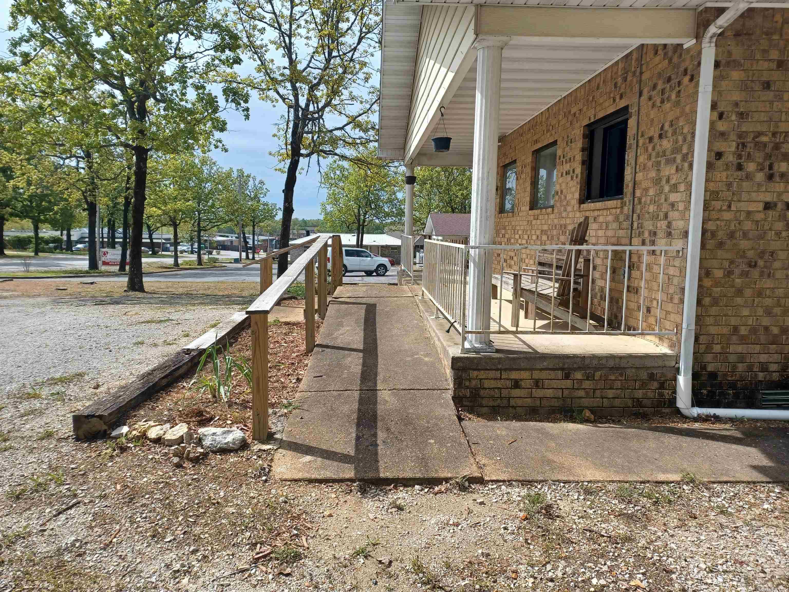 Business Center - Commercial Sale