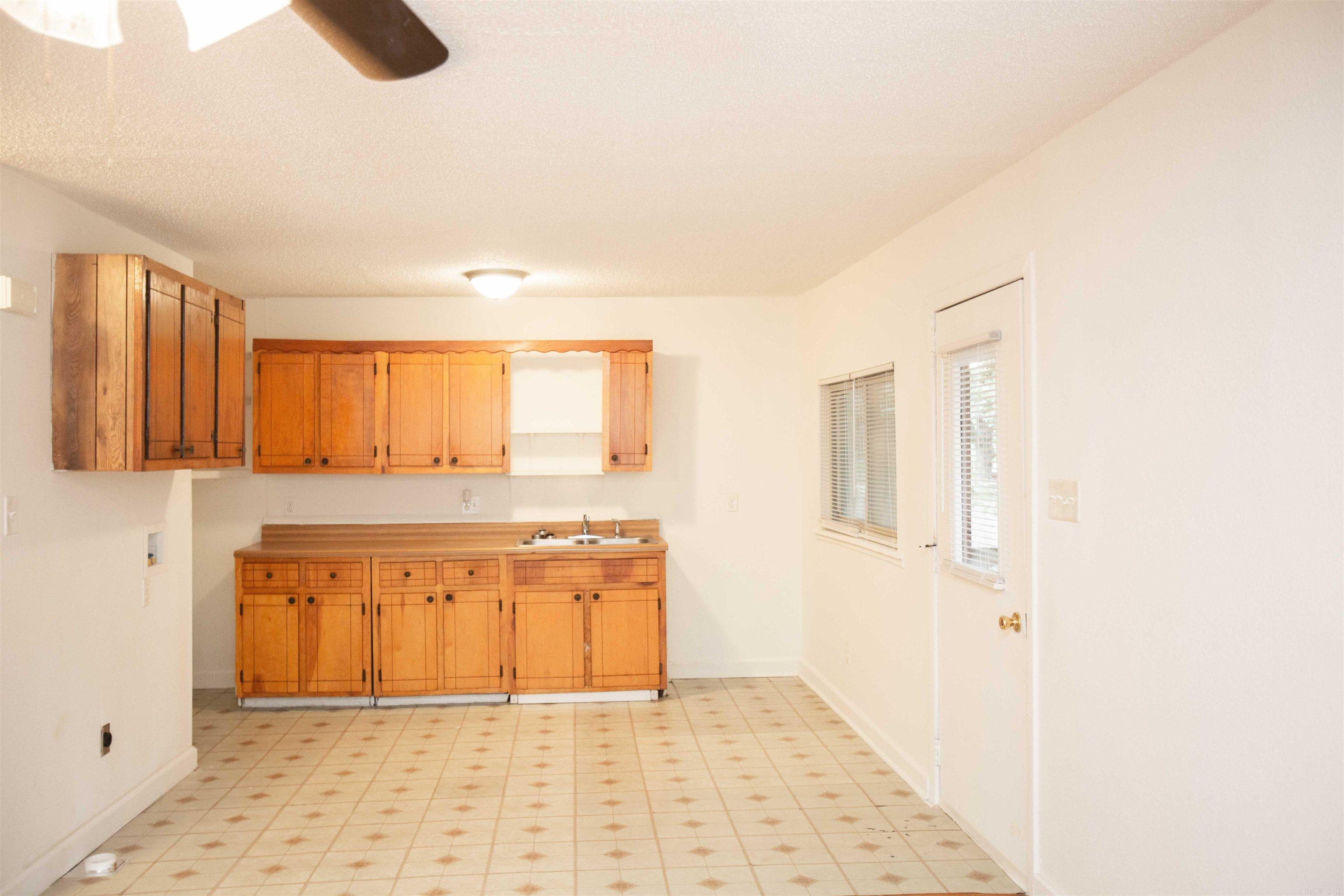 3N-11-28 - Residential Lease