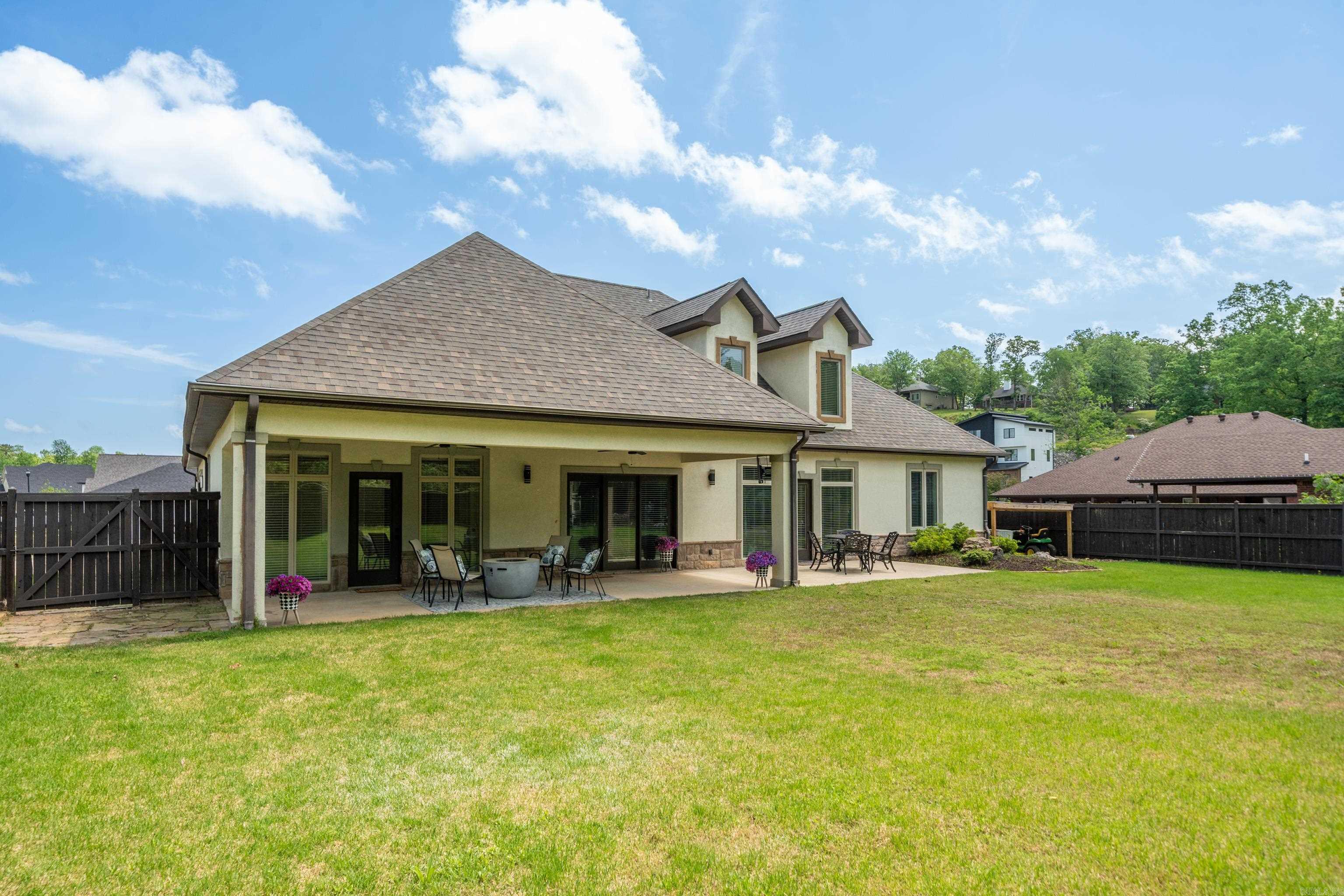 HUNTERS COVE - Residential
