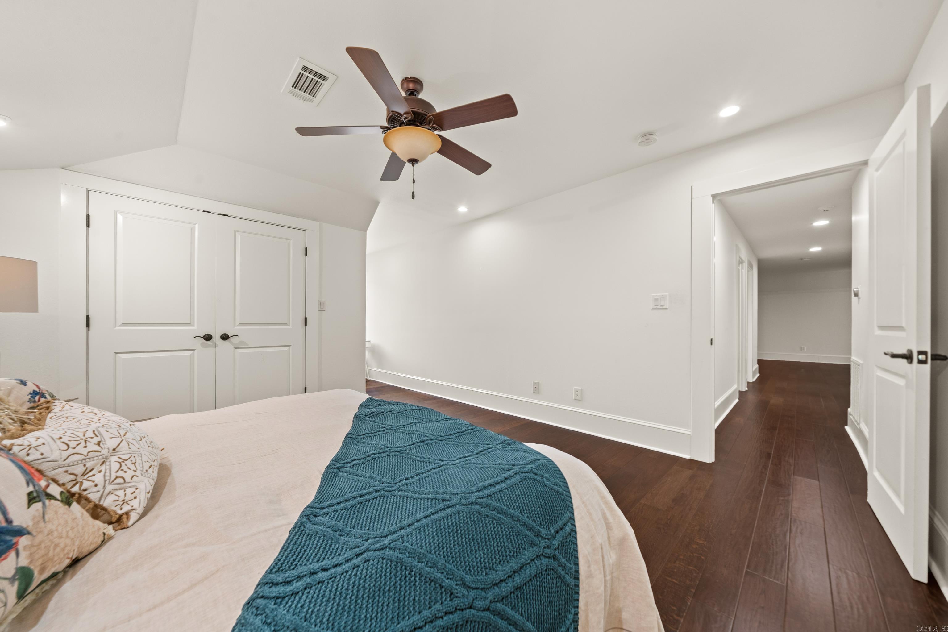 HUNTERS COVE - Residential