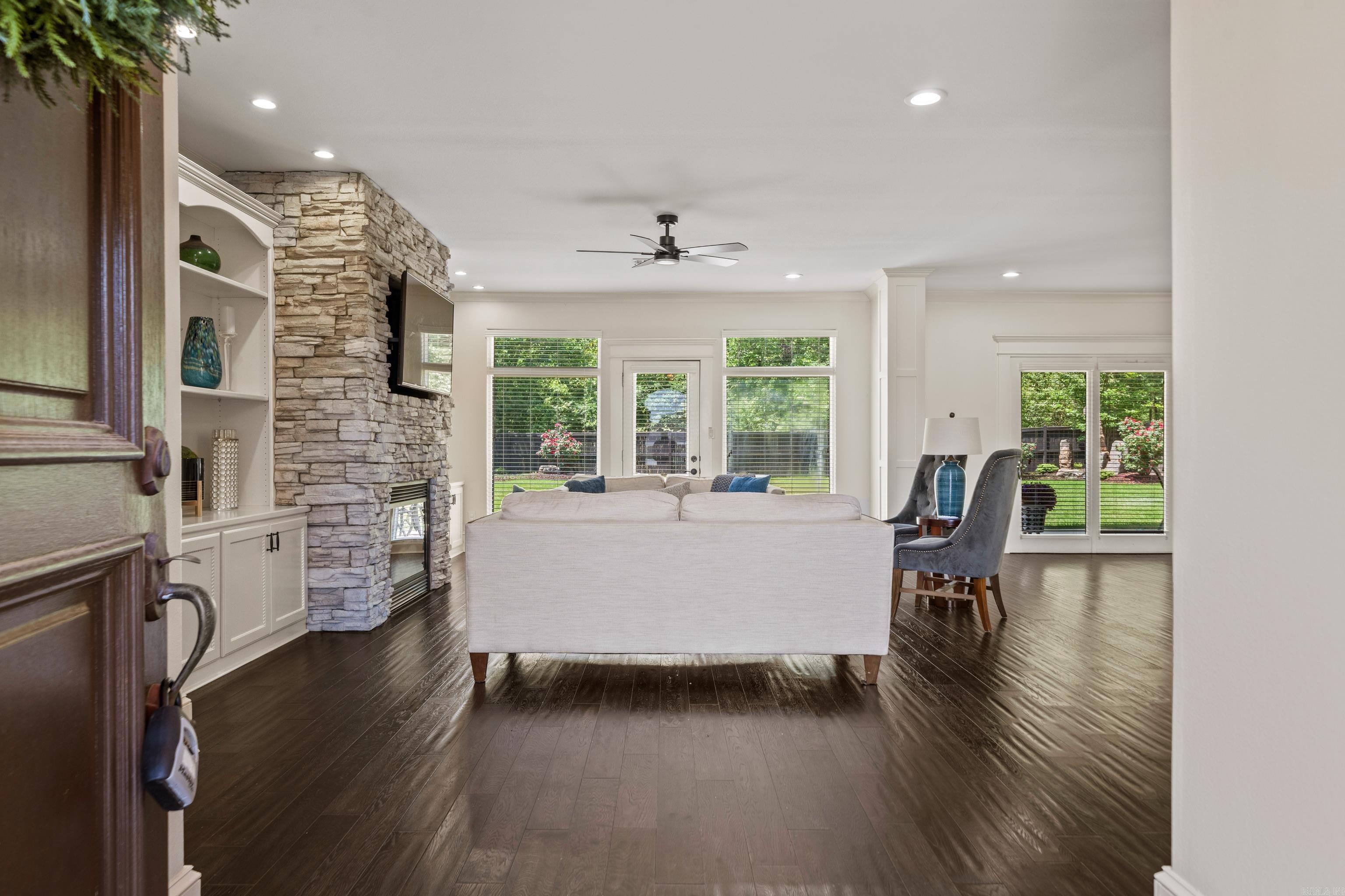 HUNTERS COVE - Residential