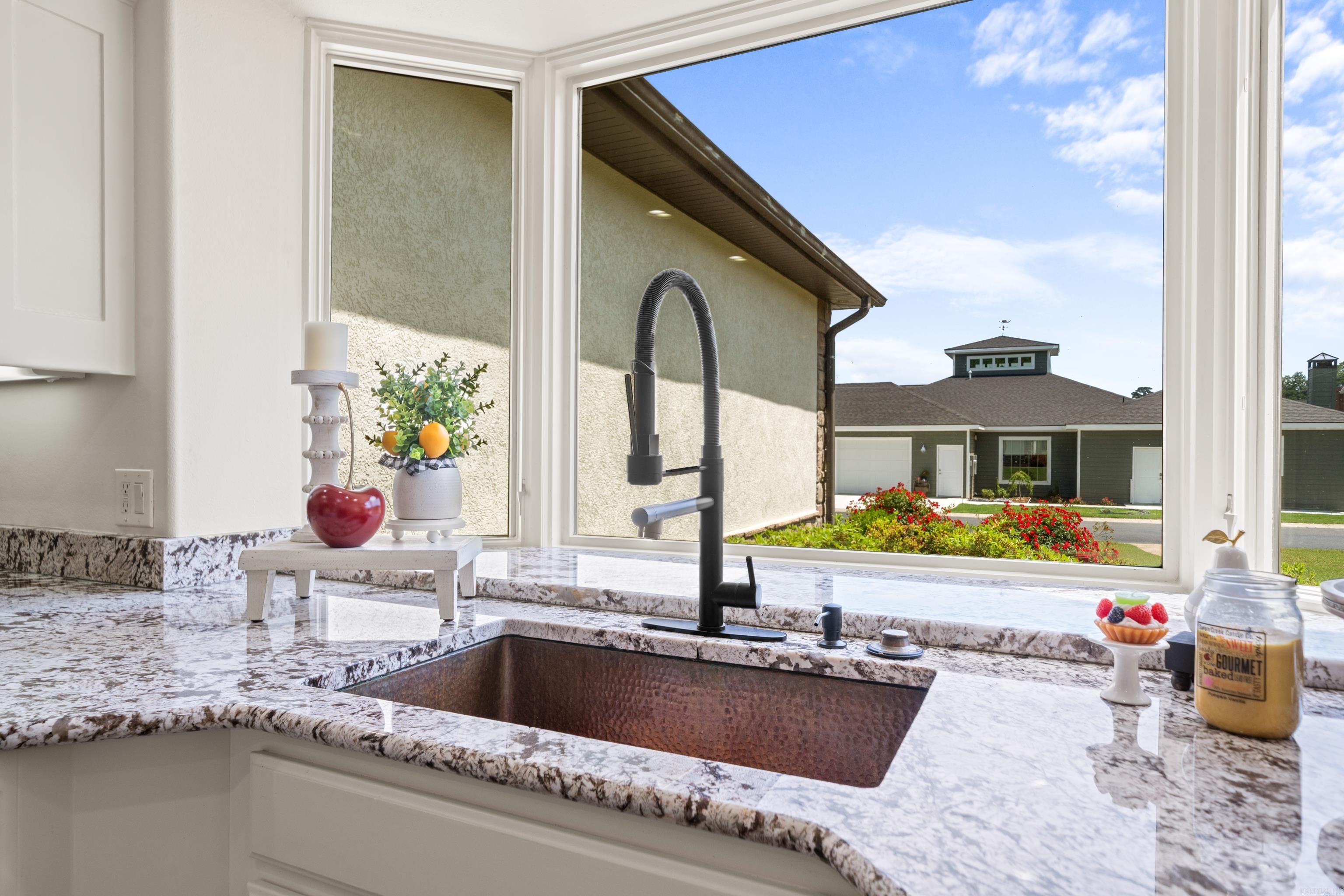 HUNTERS COVE - Residential