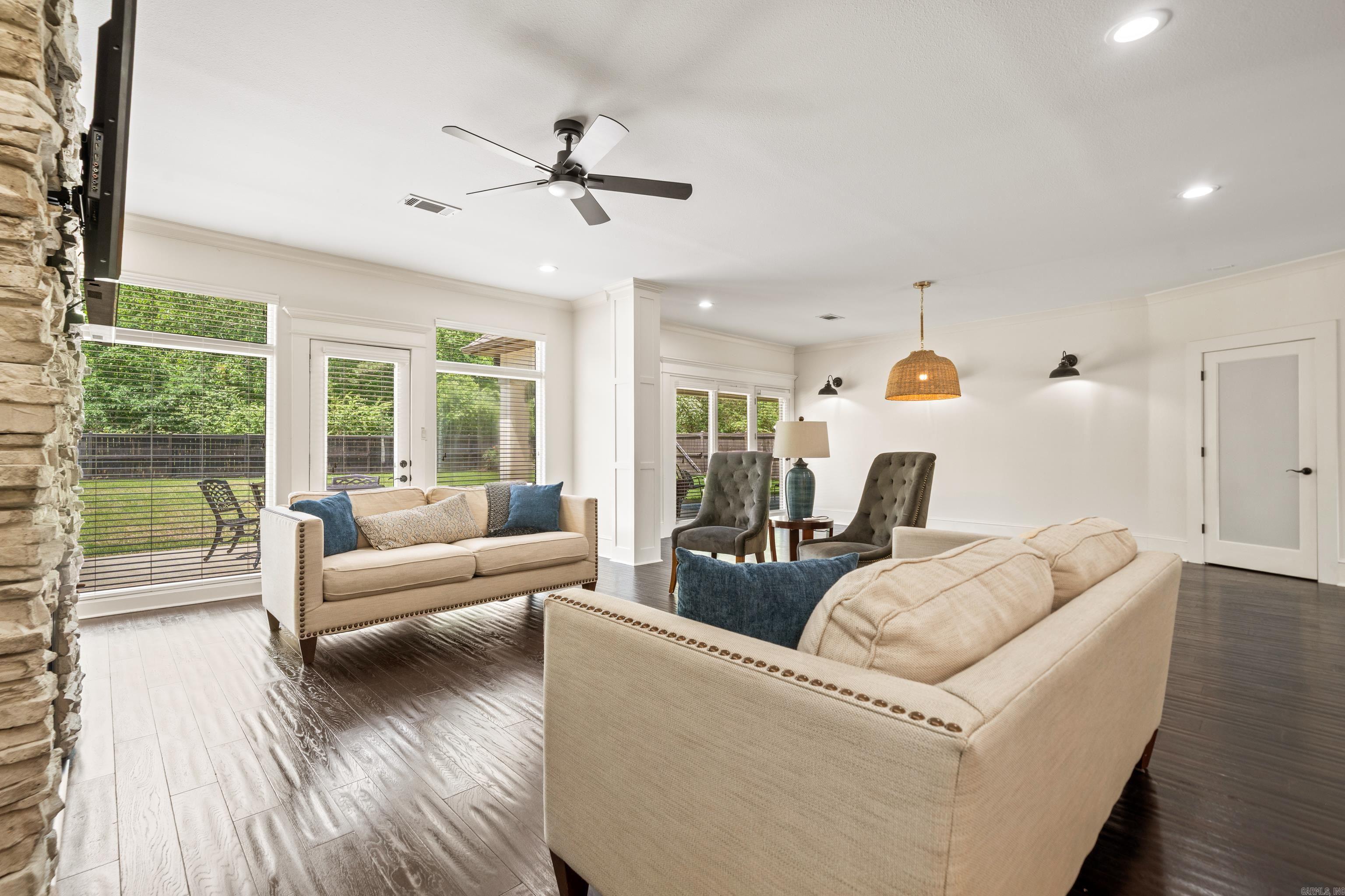 HUNTERS COVE - Residential