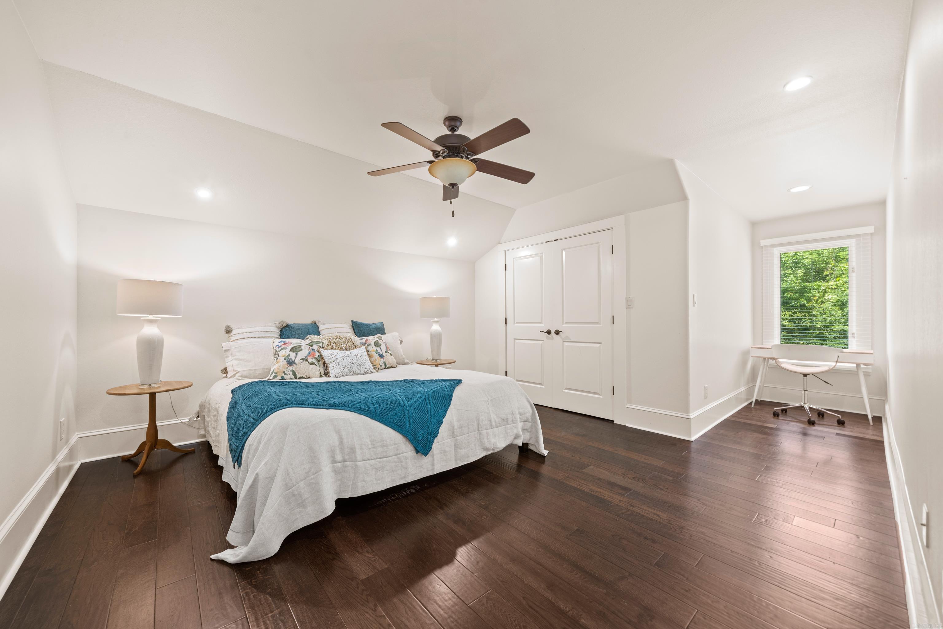 HUNTERS COVE - Residential