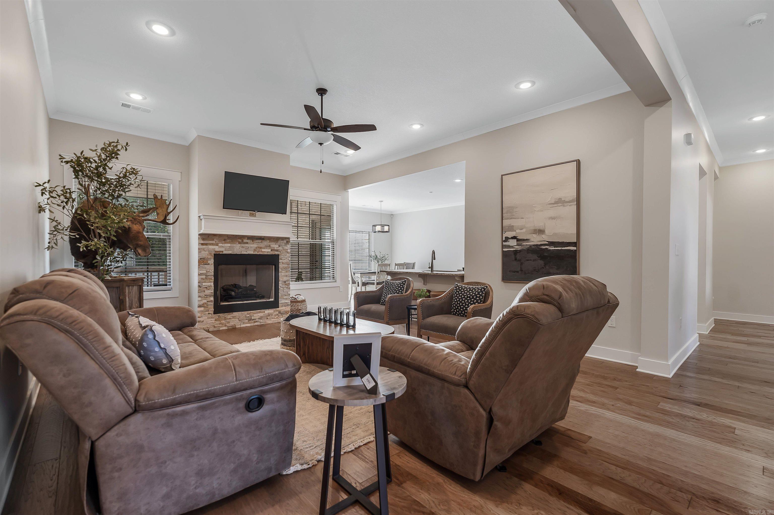 VALLEY VIEW MANOR - Residential