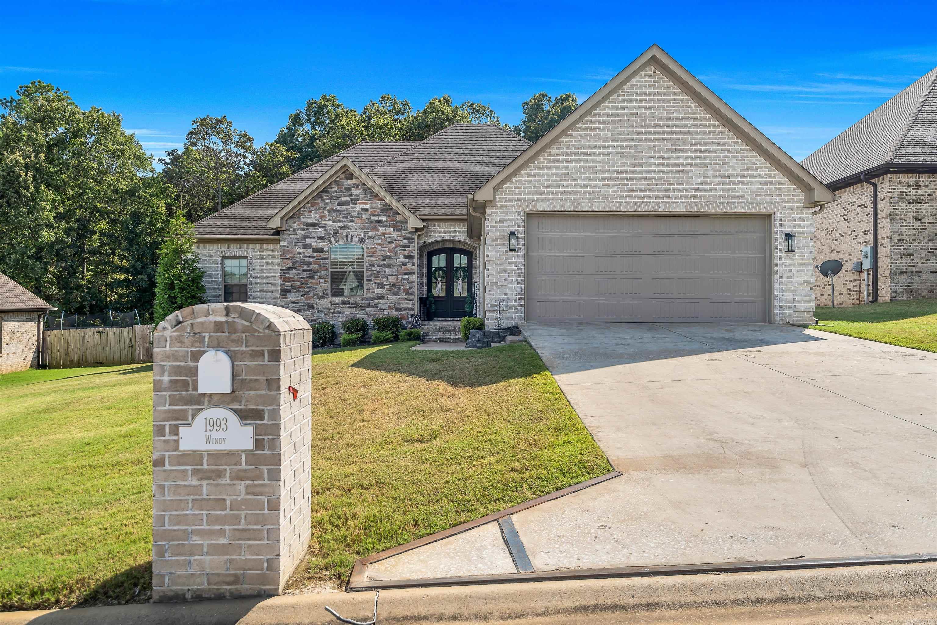 VALLEY VIEW MANOR - Residential