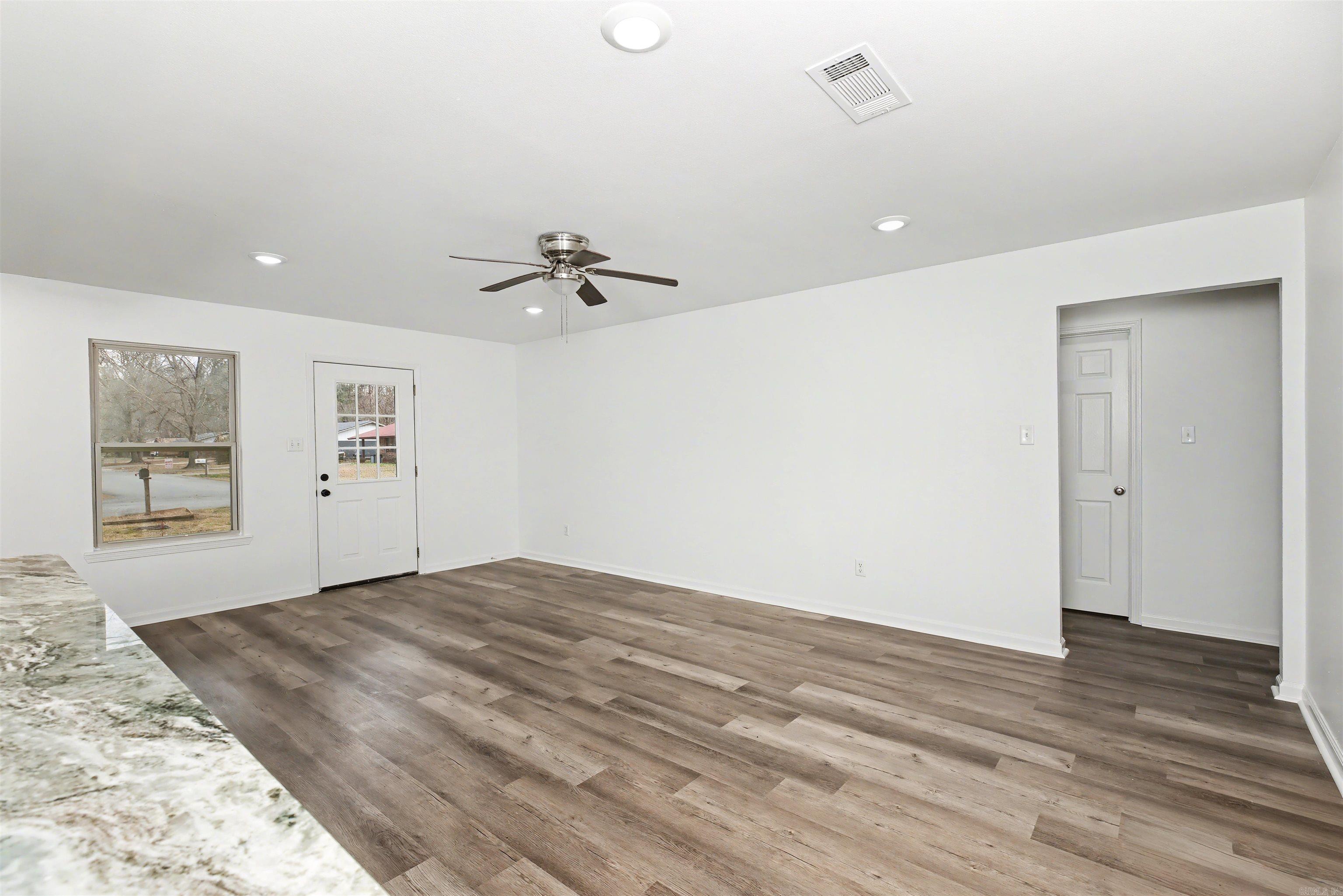 TANGLEWOOD HTS - Residential