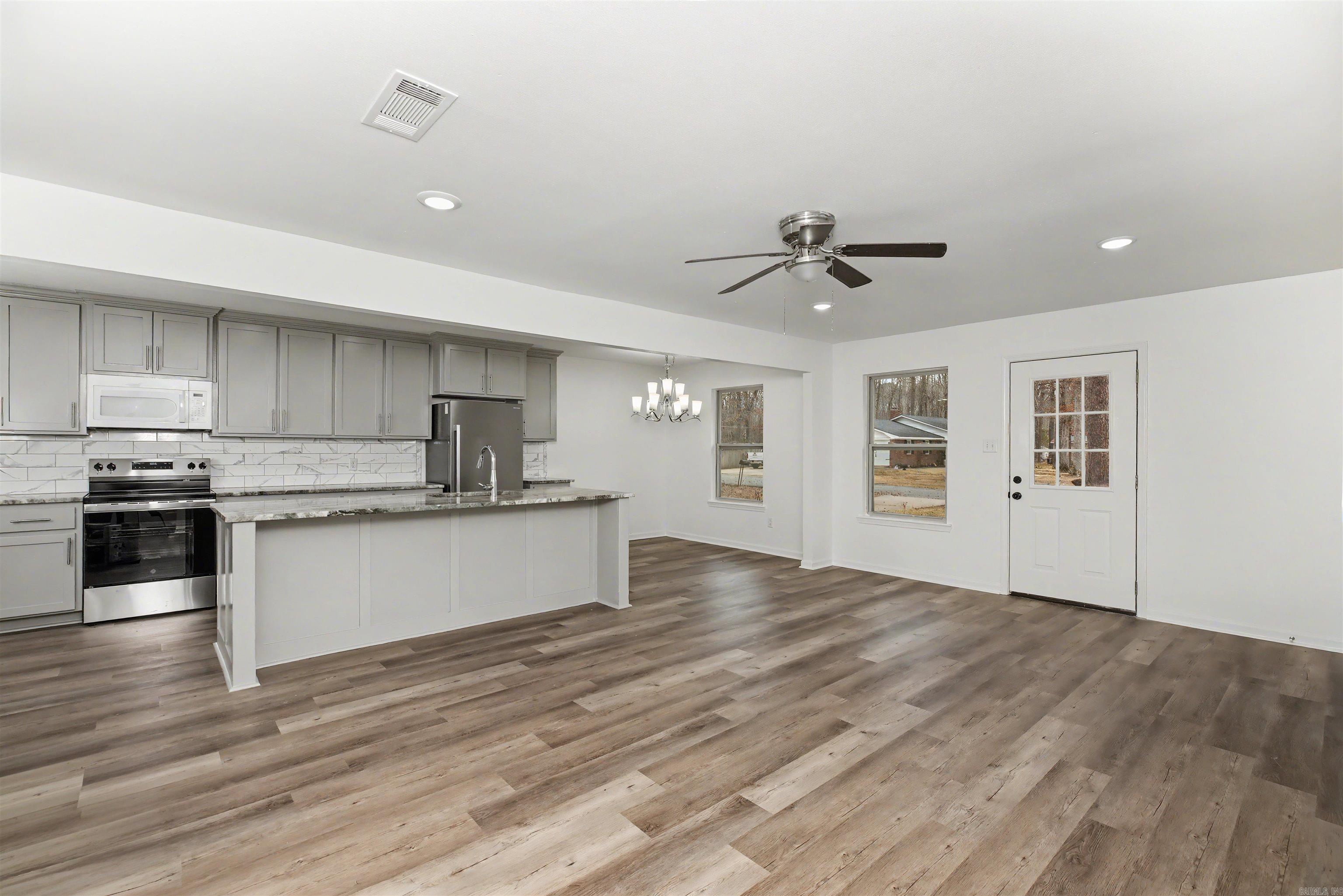 TANGLEWOOD HTS - Residential