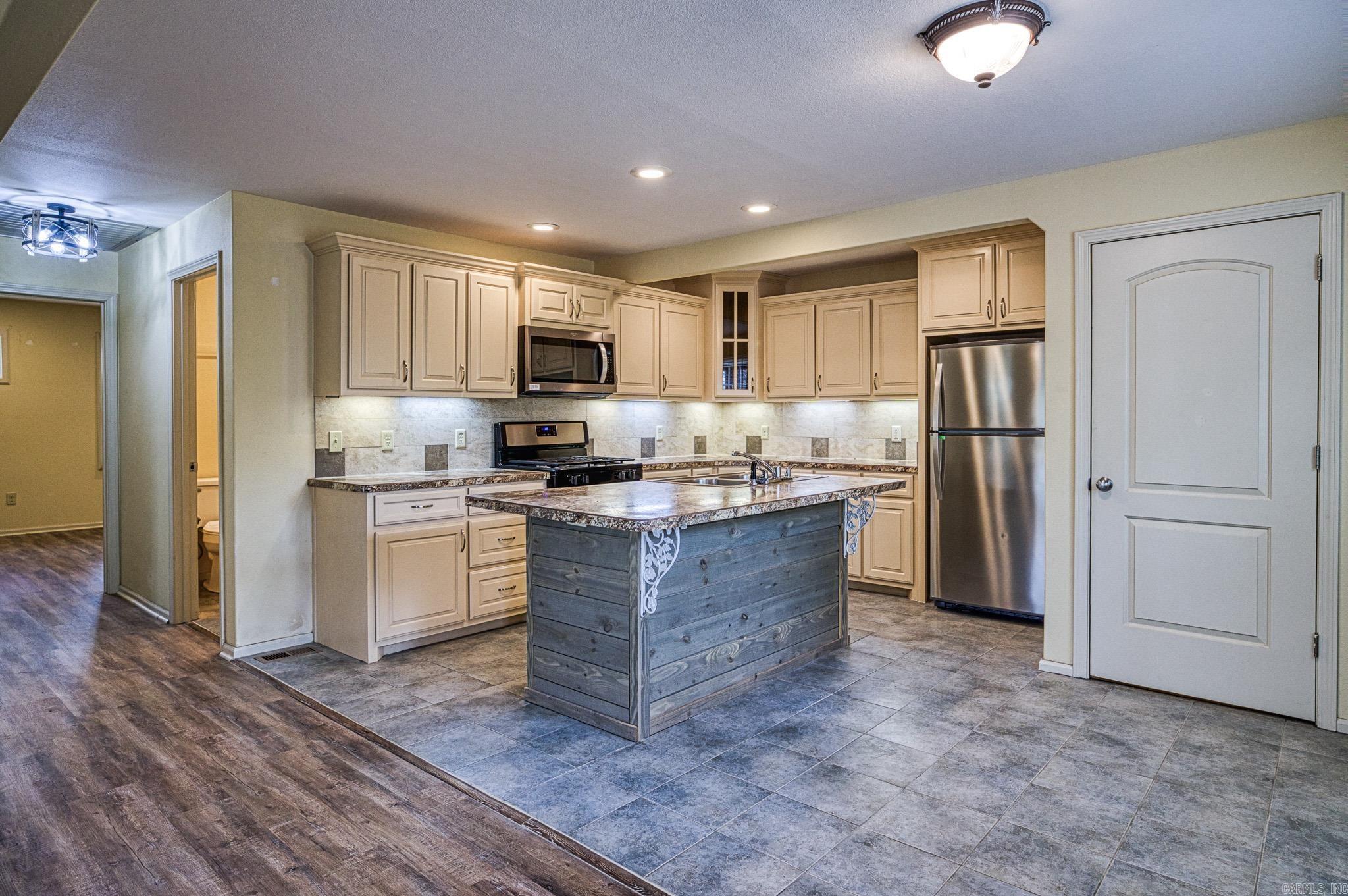 Magnet Cove - Residential