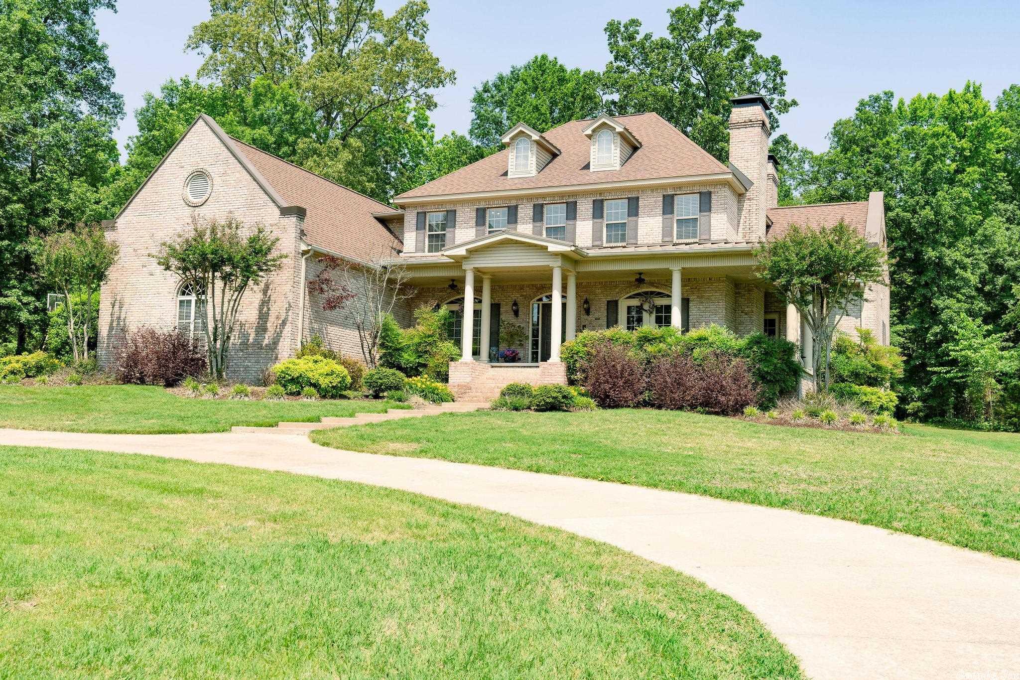 Beautiful Custom Home at end of quiet culdesac, 5/4, office, dressing closet, tons of storage, sprinkler system, large porches, open floor plan, 20' ceilings in Family Room, large dining room, solid oak cabinets, granite tops, iron railing & cat walk, two staircases, woodburning FP, Gas FP, new flooring and appliances, huge game room and big media room
