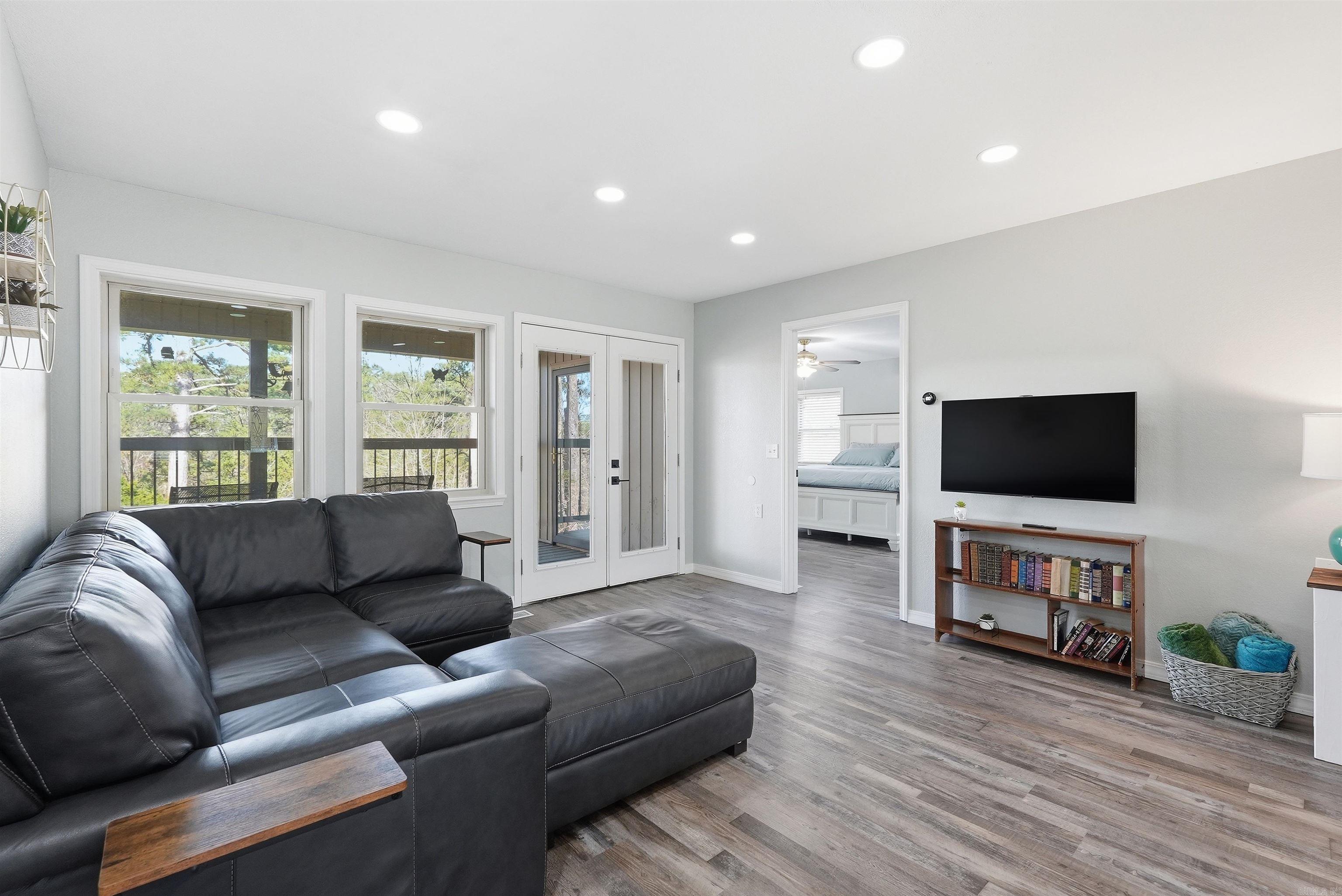 TANNENBAUM - LAKE - Residential