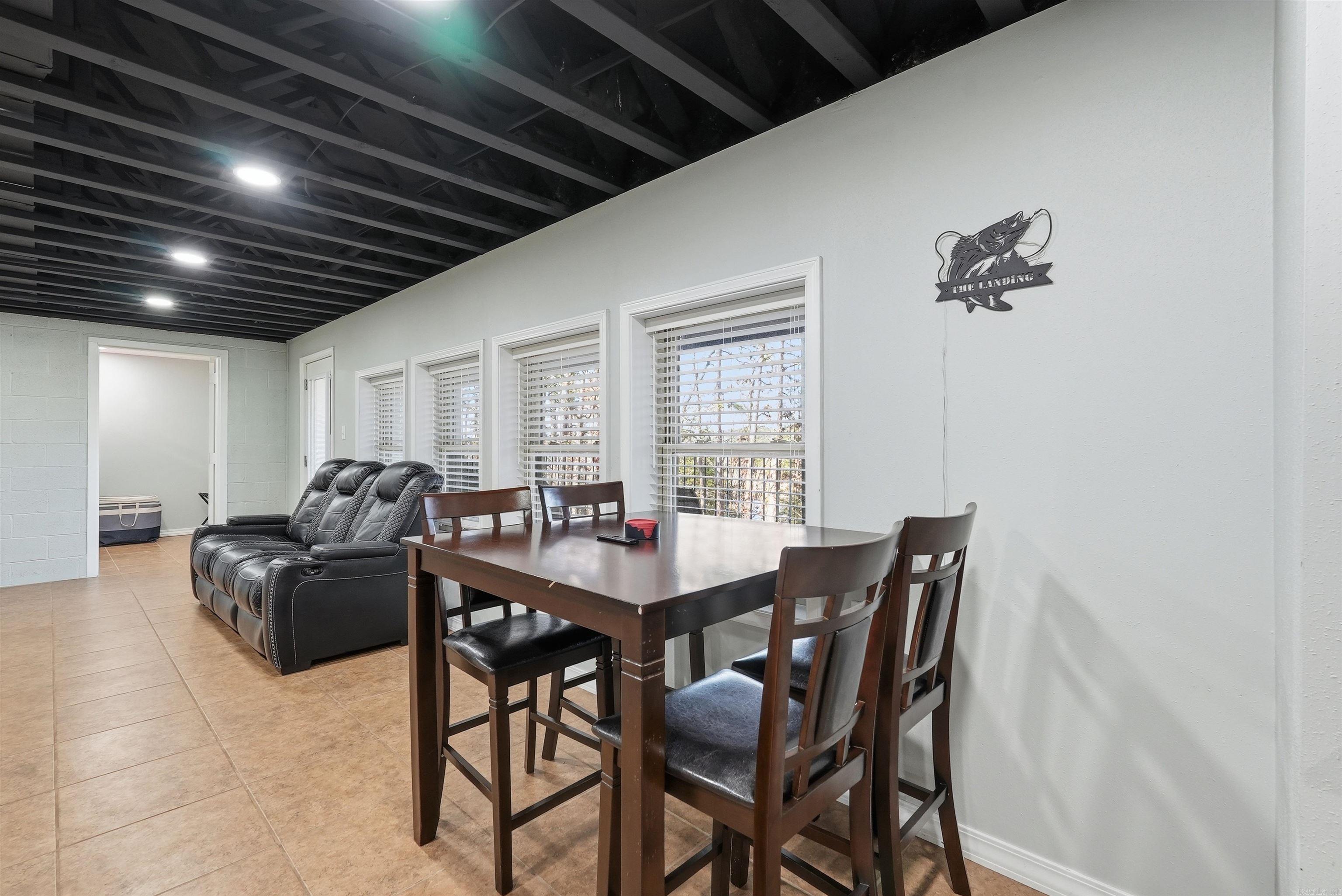 TANNENBAUM - LAKE - Residential