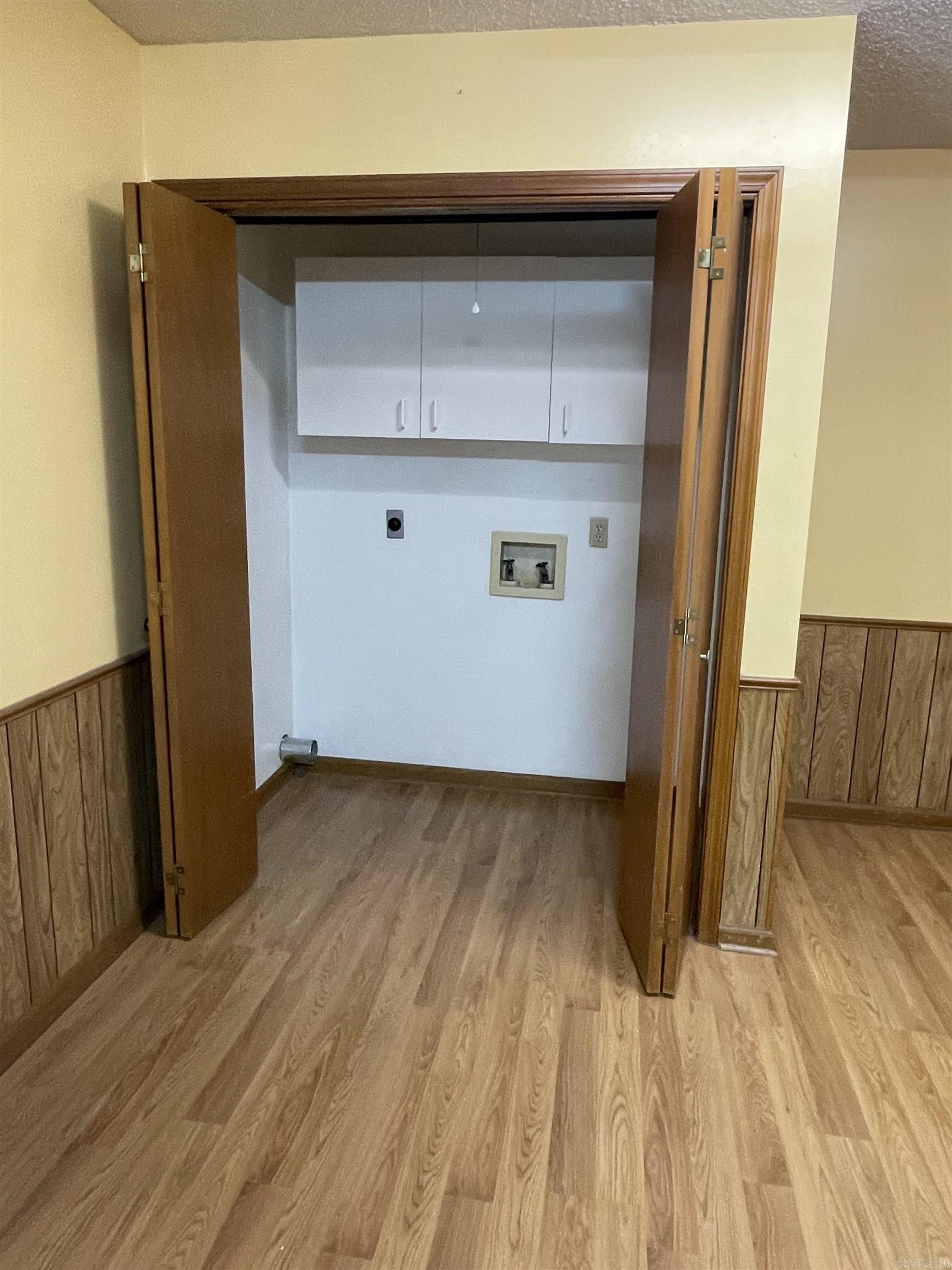 WOODLAND HILLS - Residential