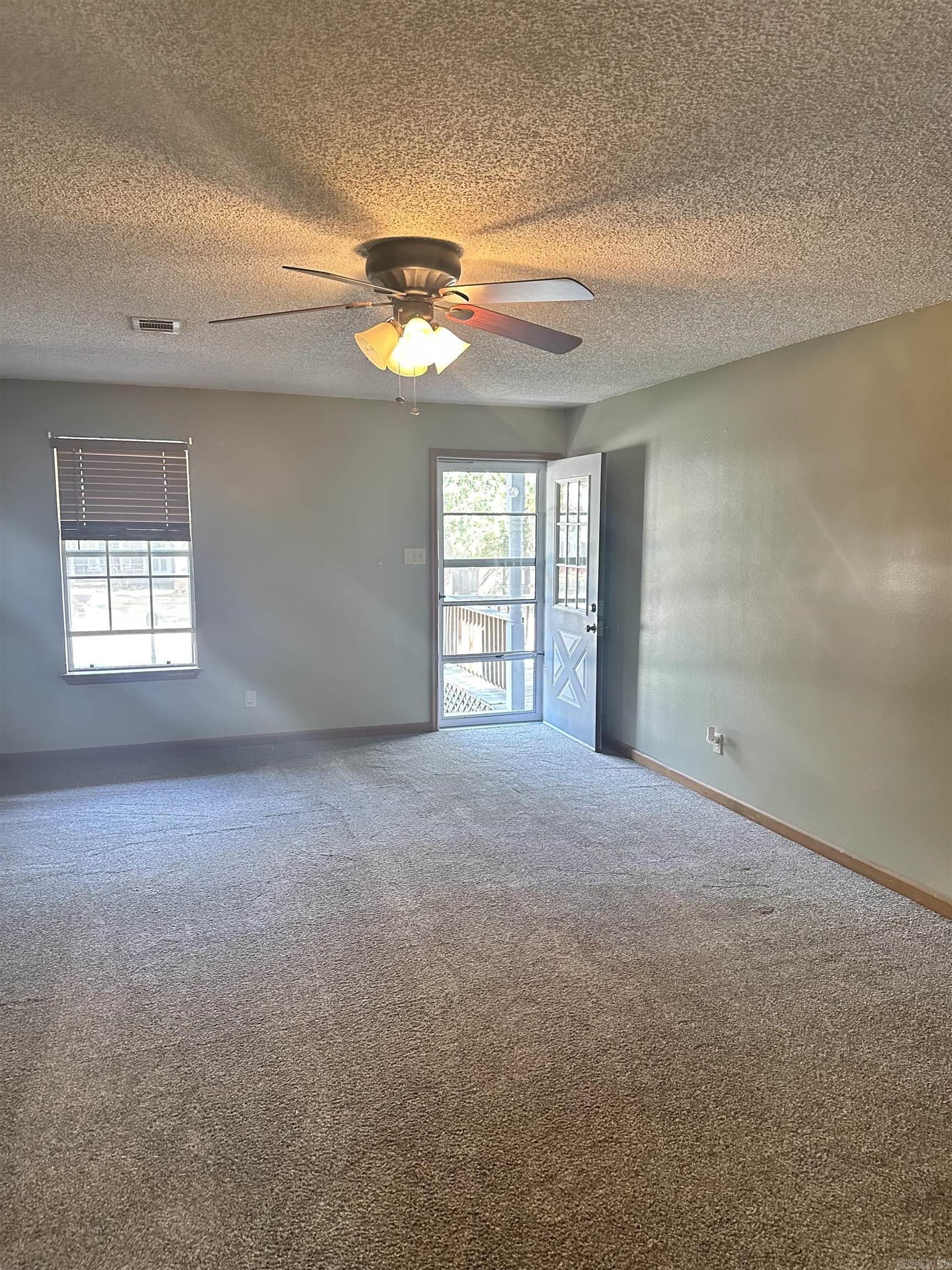 WOODLAND HILLS - Residential