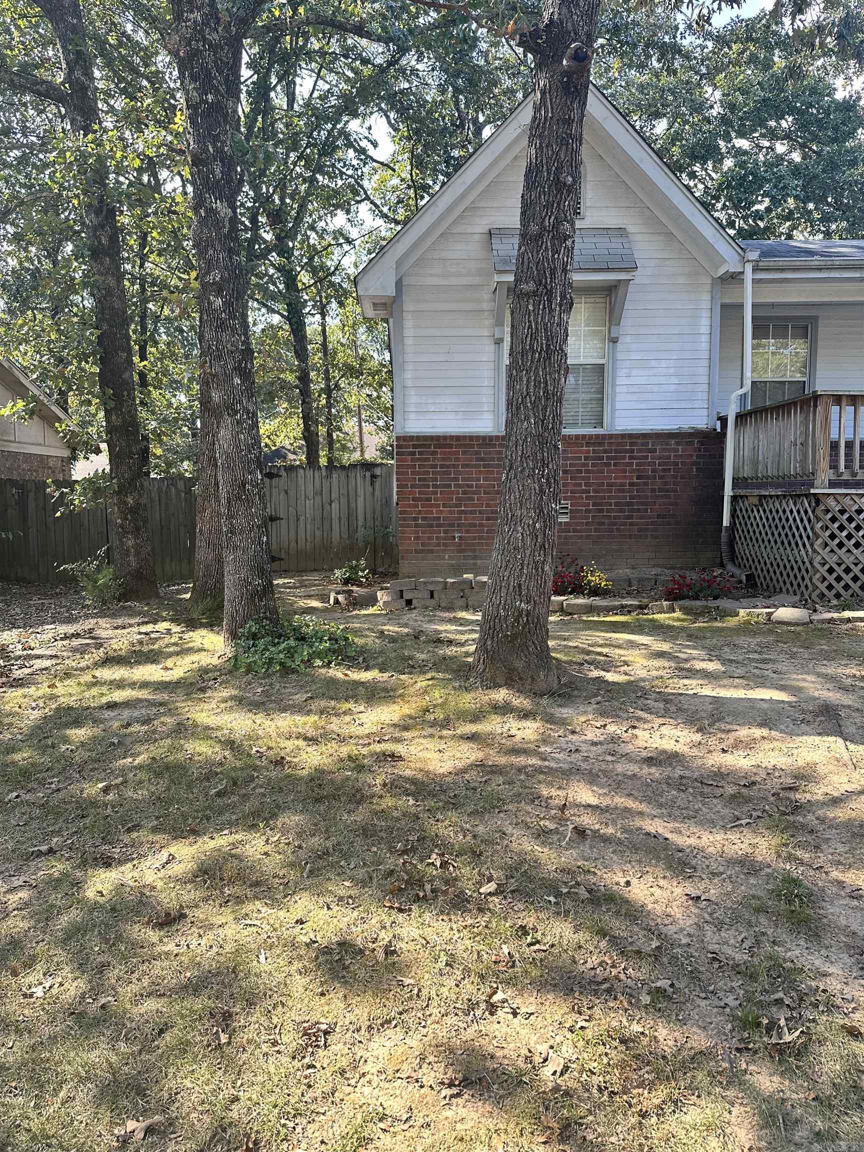 WOODLAND HILLS - Residential