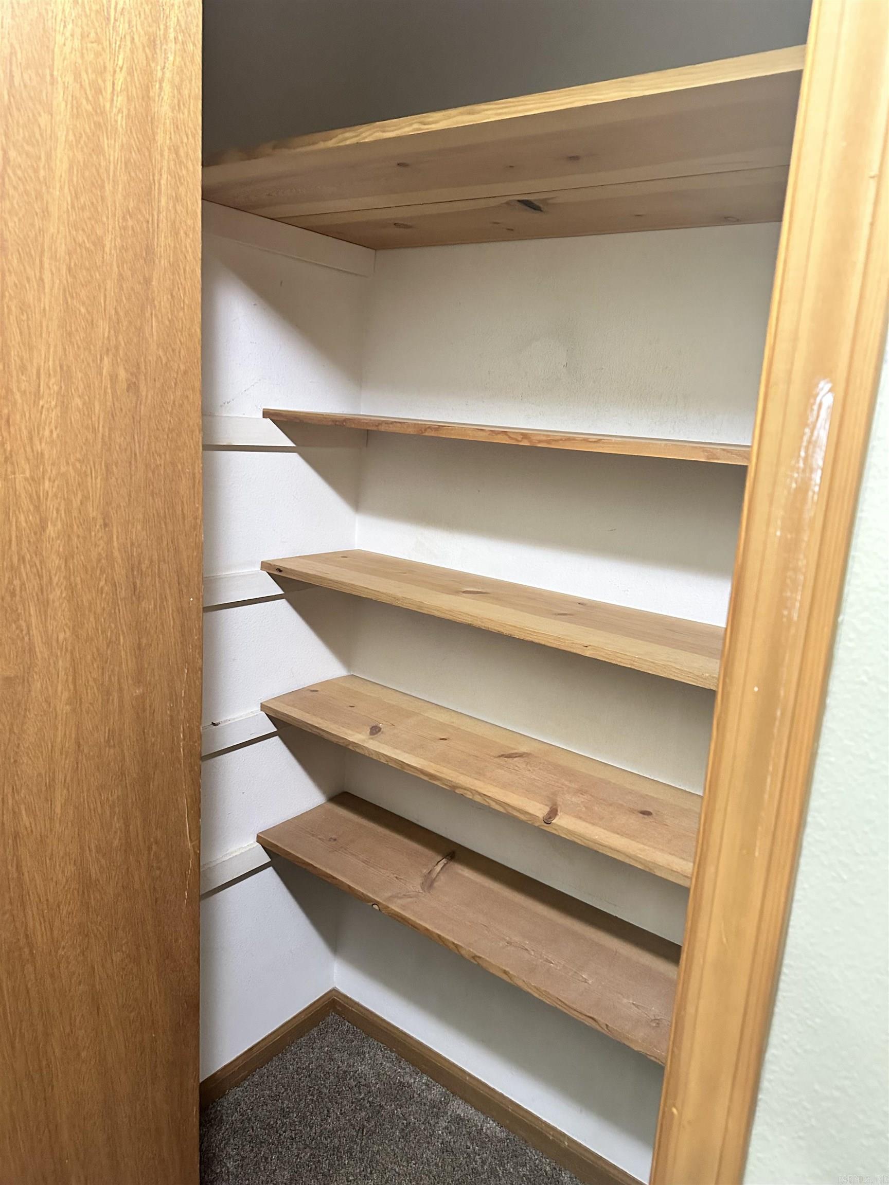 WOODLAND HILLS - Residential