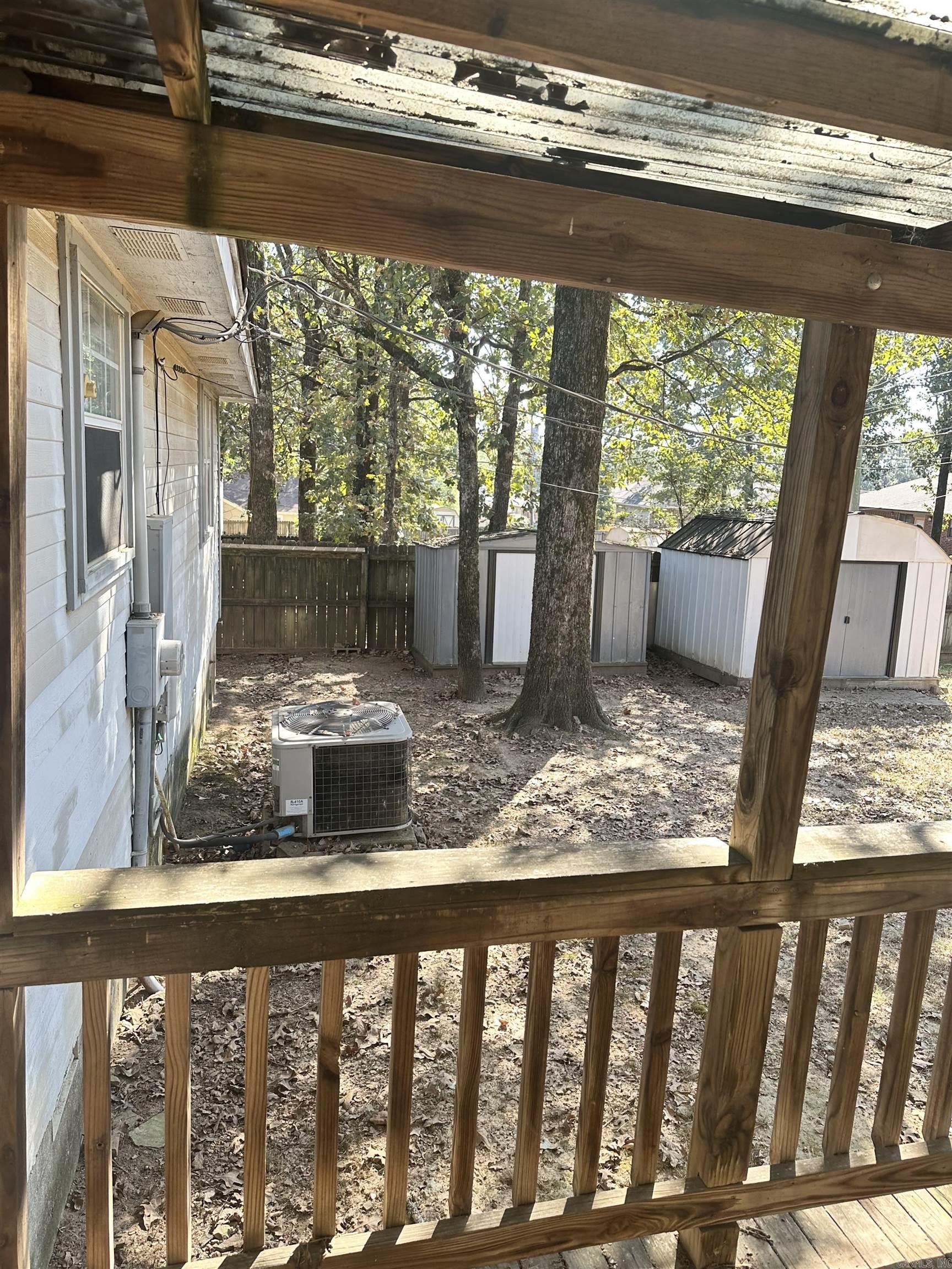 WOODLAND HILLS - Residential