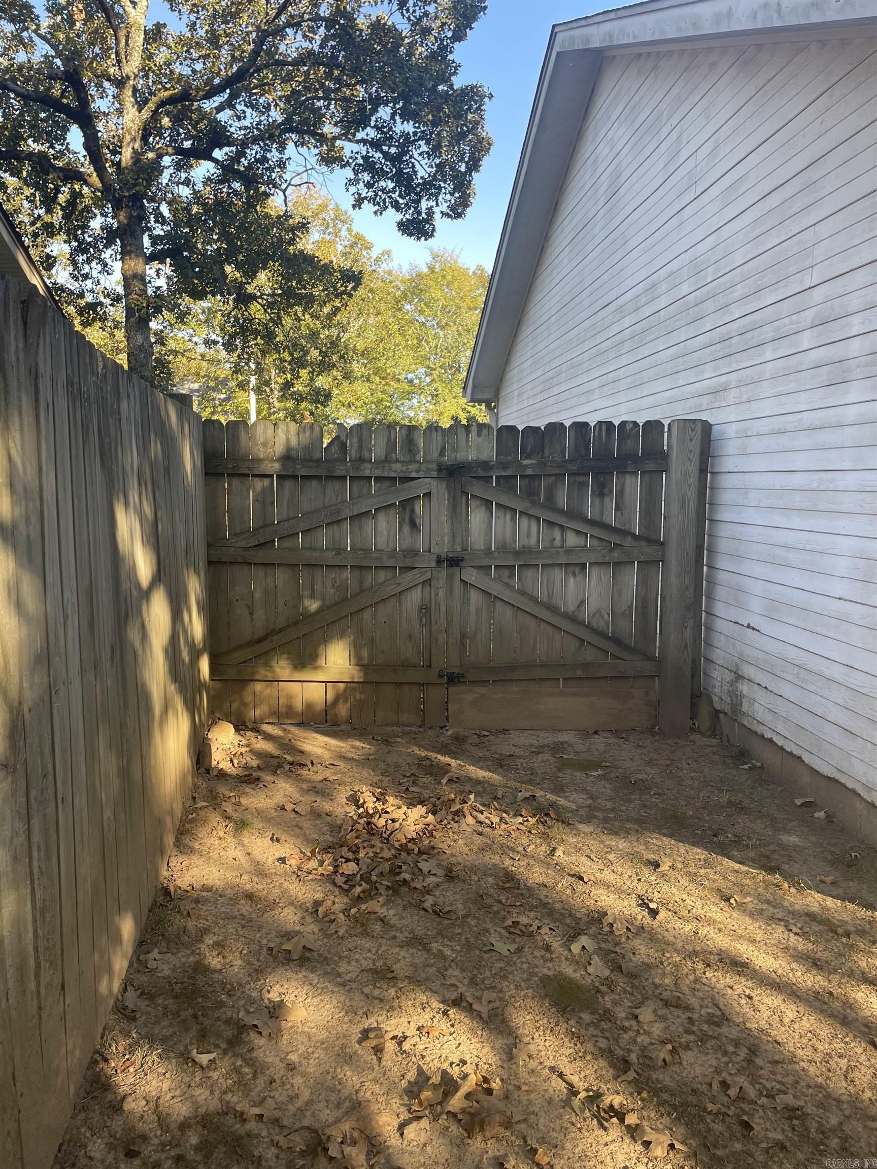 WOODLAND HILLS - Residential