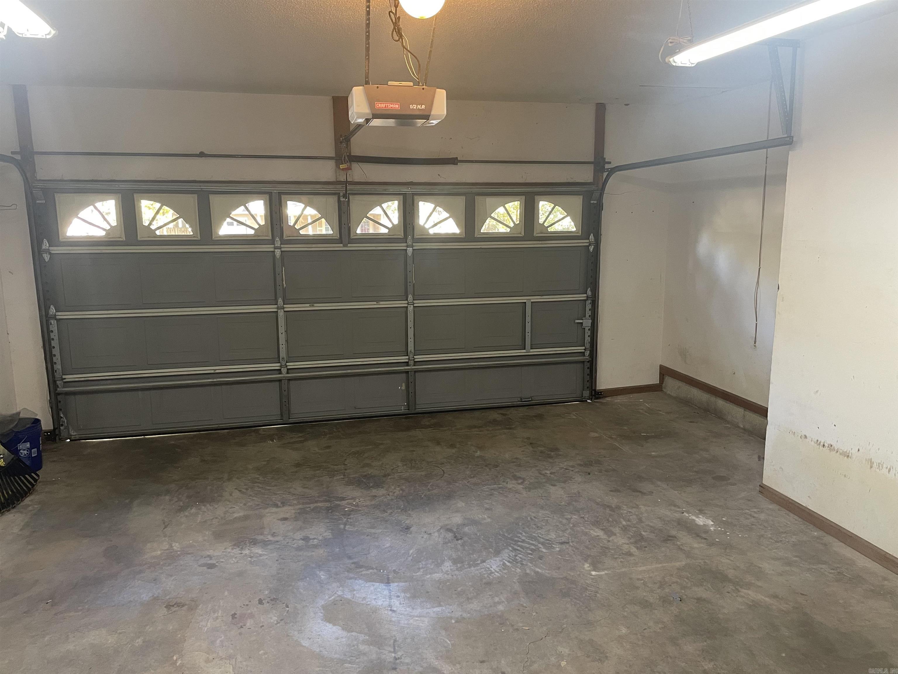 WOODLAND HILLS - Residential