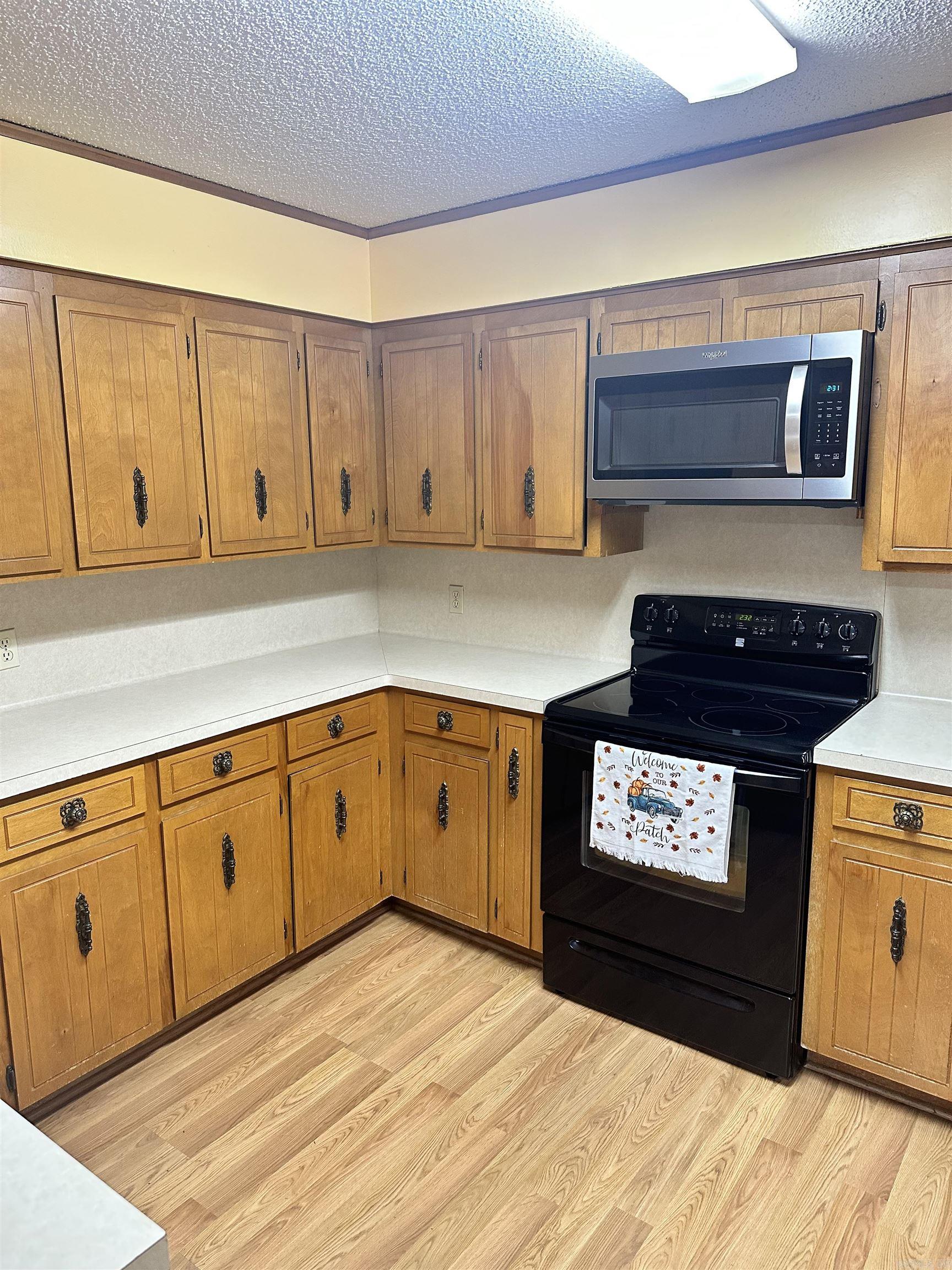 WOODLAND HILLS - Residential