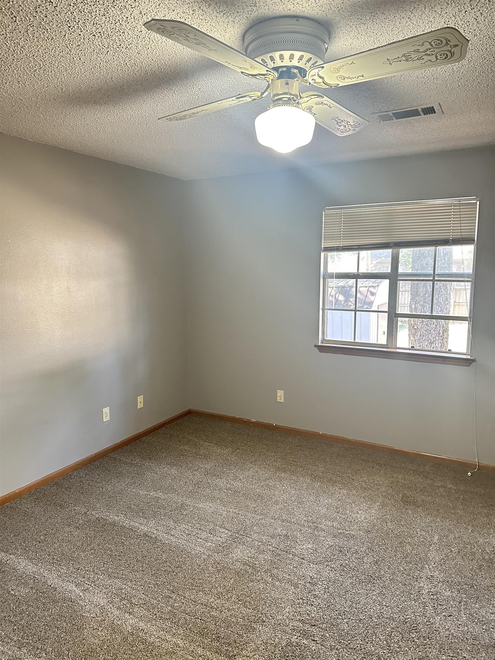 WOODLAND HILLS - Residential