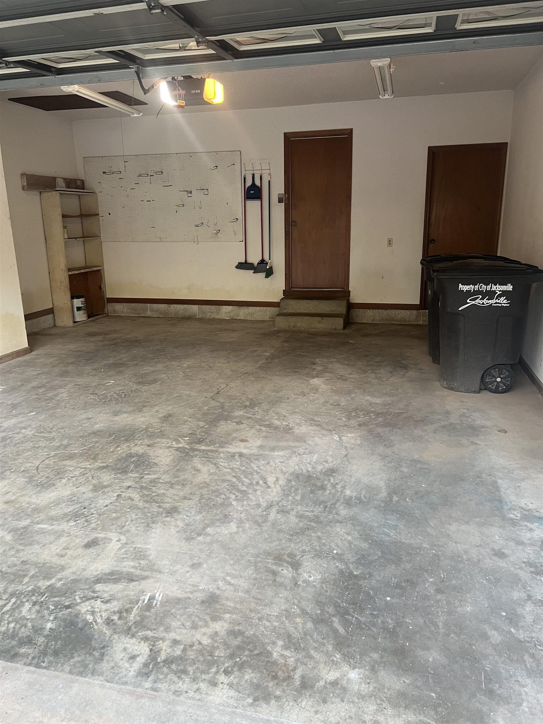 WOODLAND HILLS - Residential