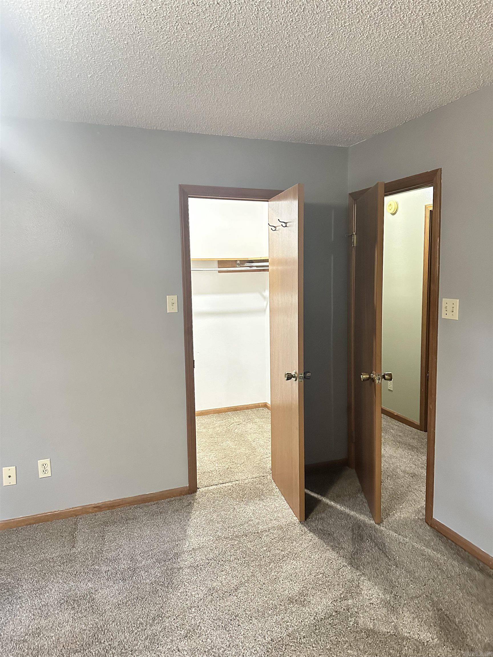 WOODLAND HILLS - Residential