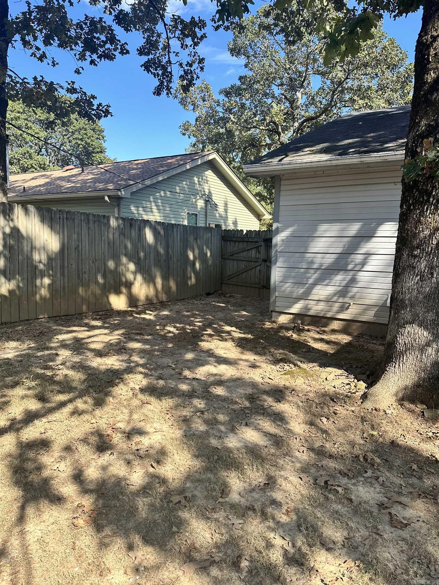 WOODLAND HILLS - Residential