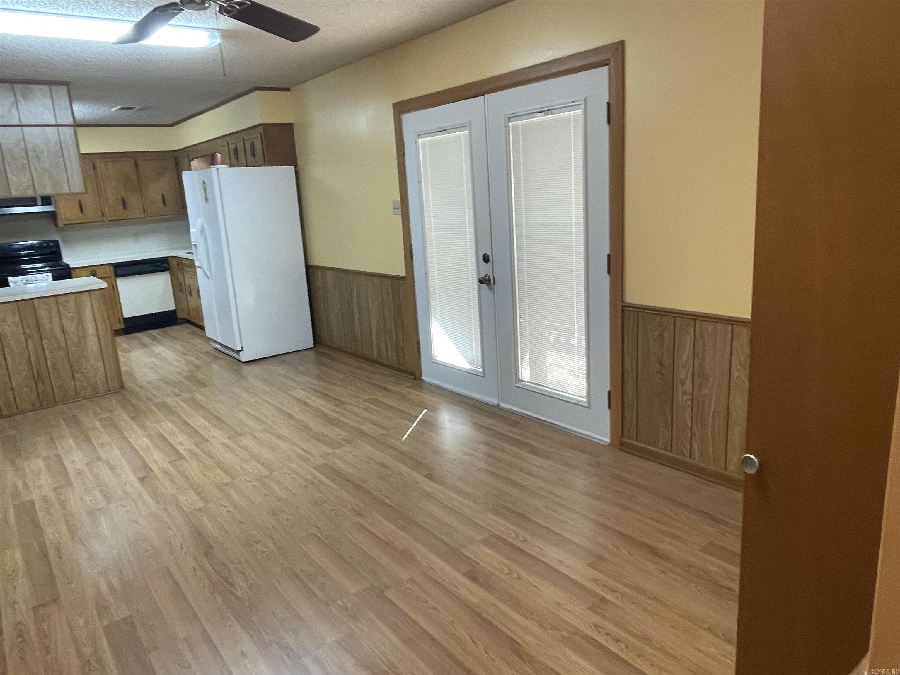 WOODLAND HILLS - Residential