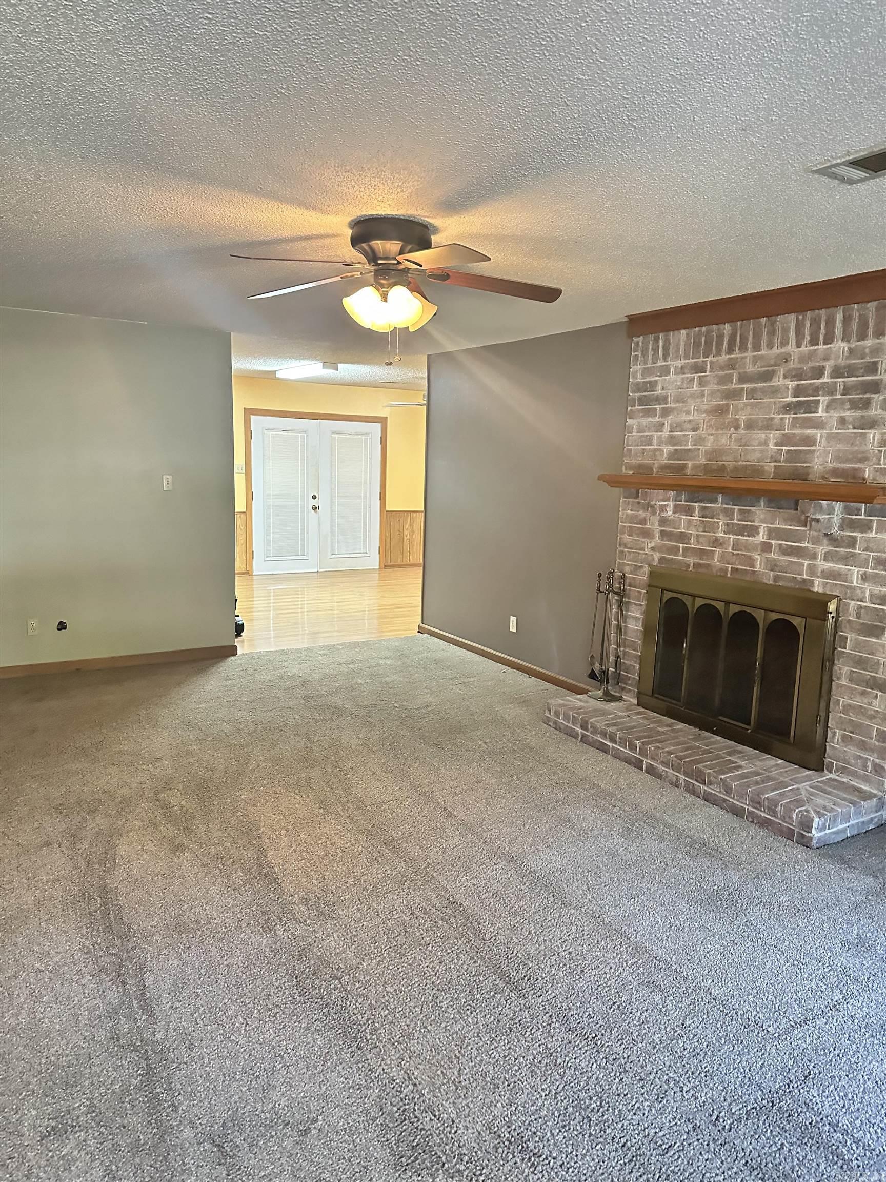 WOODLAND HILLS - Residential