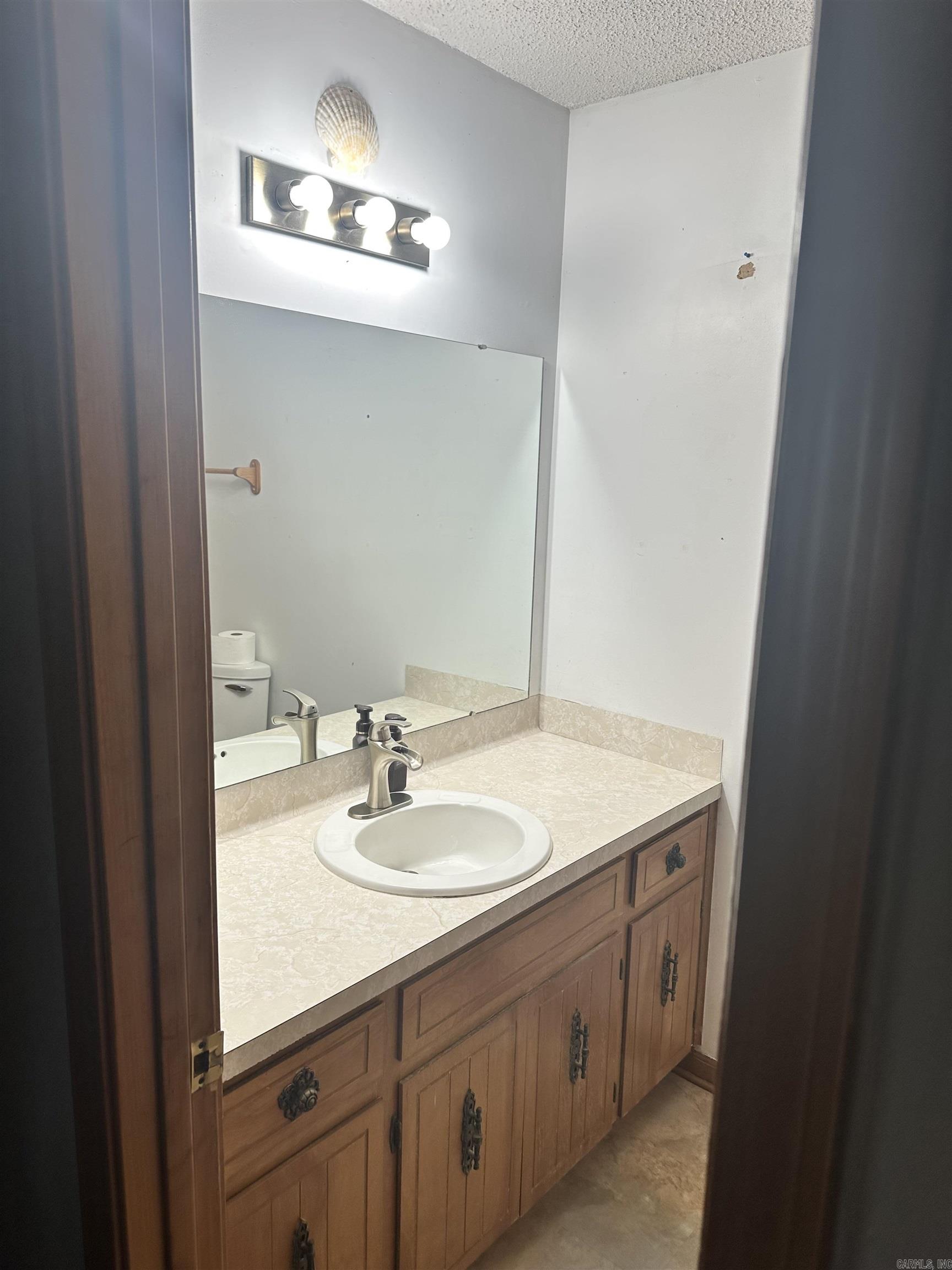 WOODLAND HILLS - Residential