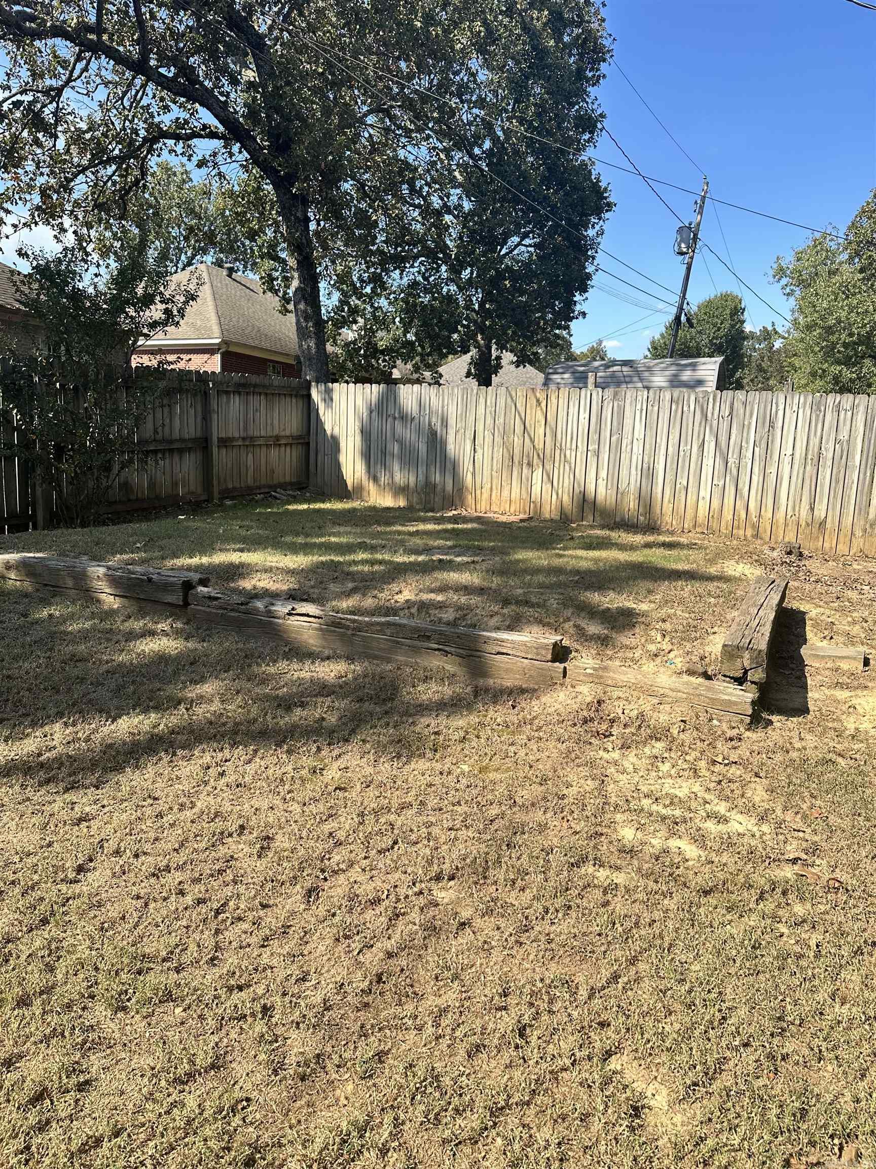 WOODLAND HILLS - Residential