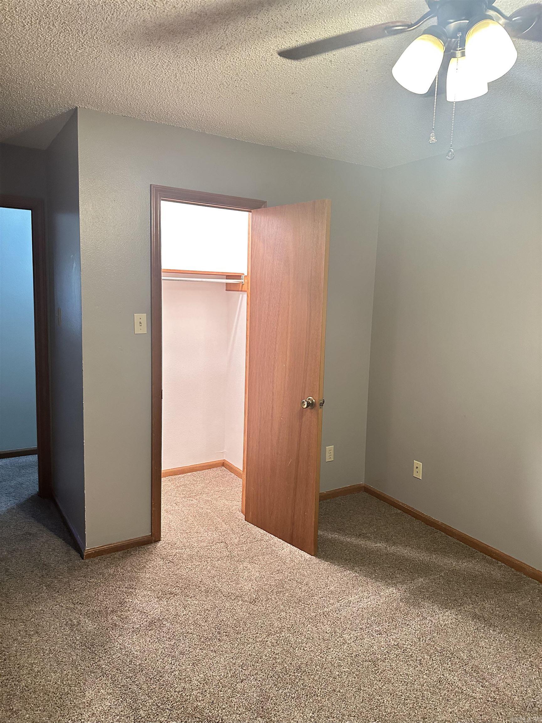 WOODLAND HILLS - Residential