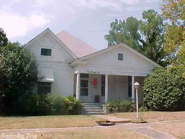 Ideal Commercial location. Near Traffic light on Military and East and near Downtown. Frontage on Military and East Narroway at Main street.