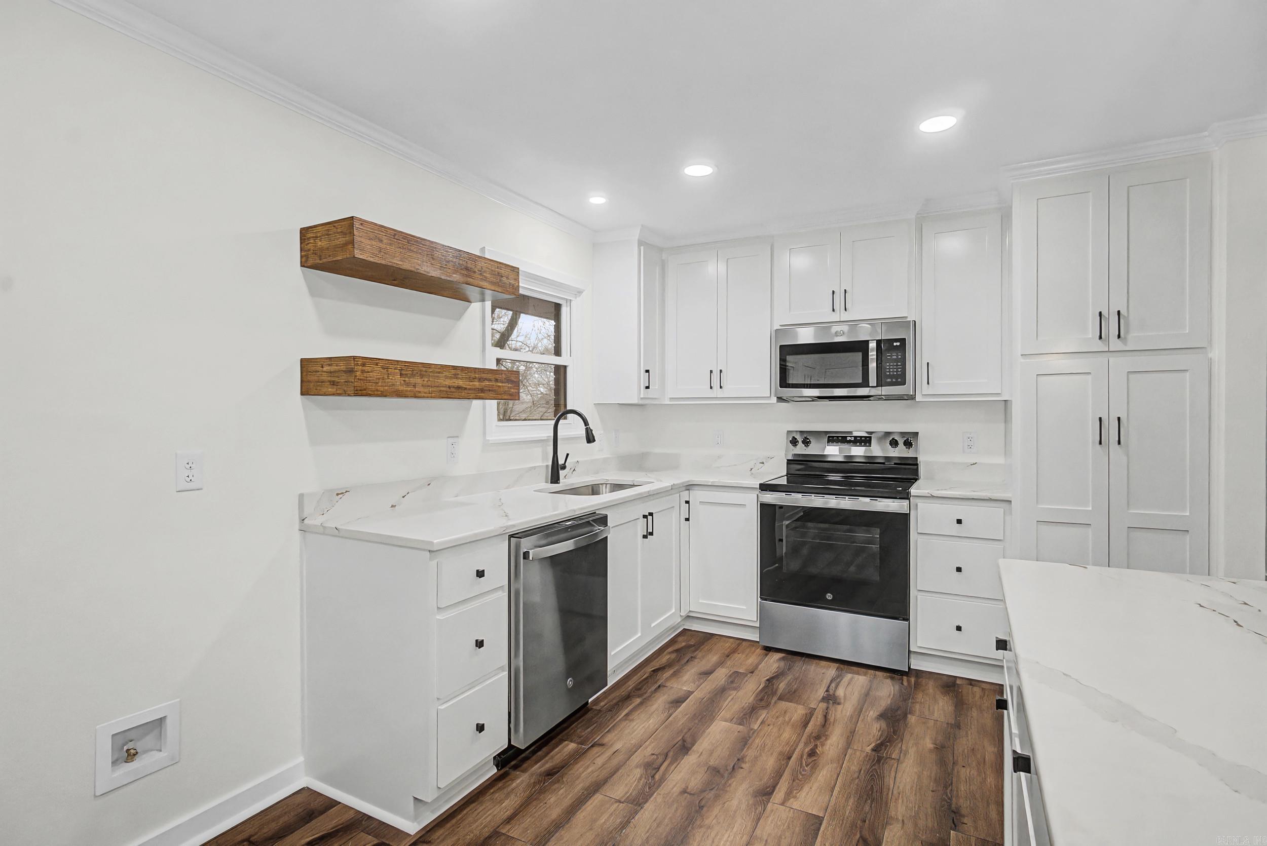 INDIAN HILLS - Residential