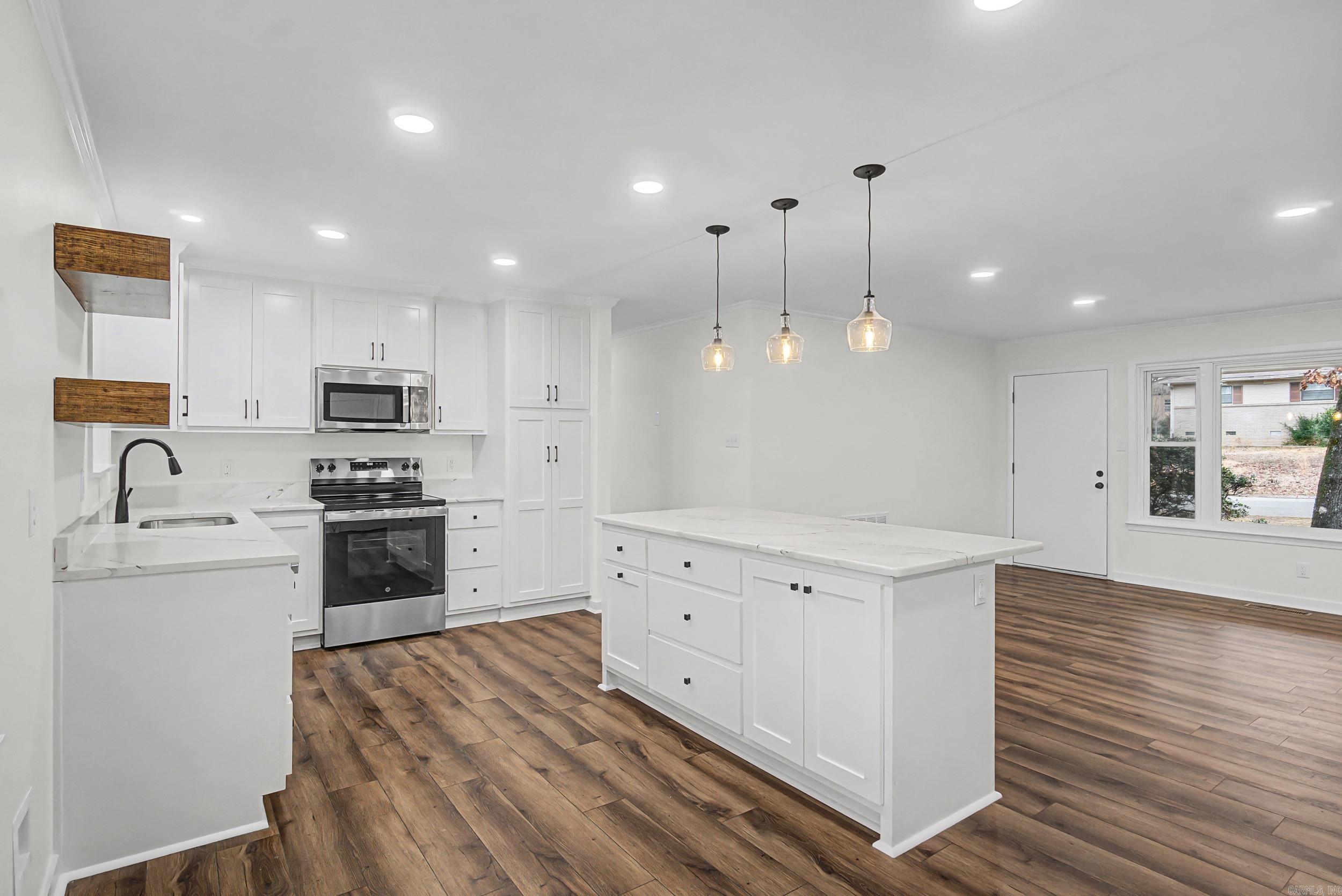 INDIAN HILLS - Residential