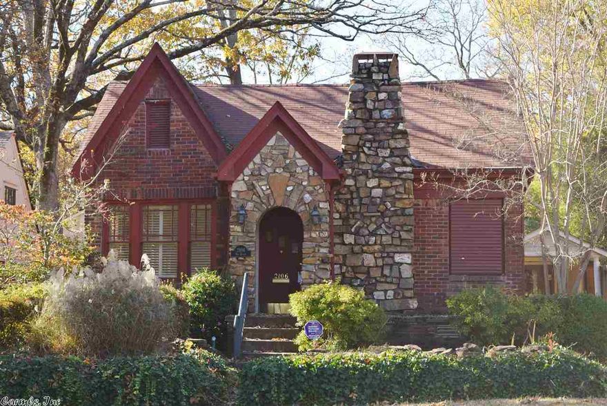 Charming Heights bungalow easy walk to Heights shopping & restaurants. Perfect for single person, young family, investor or tear down. Formal LR, formal DR, sun rm or study off LR. Den off kitchen has potential for 2nd BR. Also in den, wall of built in shelves/cabinets. Tiled floors & counters in kitchen, SS appliances, gas cook top stove, electric oven, pantry, built-in shelves/cabinets & eat-in area. Raised cabinet/granite counter top & tiled floor in bath. Built-in shelves/drawers in mstr BR. Hdwds.