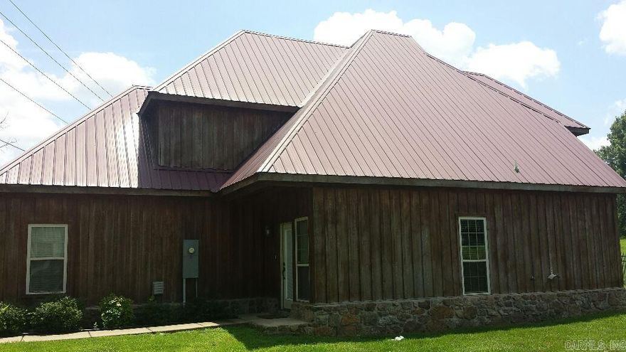 There are 2 decks with views of Sugarloaf Mountain. Two bedrooms, bonus area, a bath & 1/2 are upstairs. The down stairs has vaulted living & kitchen with a gas log fireplace, stainless appliances, breakfast bar, two patio doors to deck & washer/ dryer combo. There is another 1/2 bath for guest and full bath with Full bath in master. Granite countertops &  2 Jacuzzi tubs.