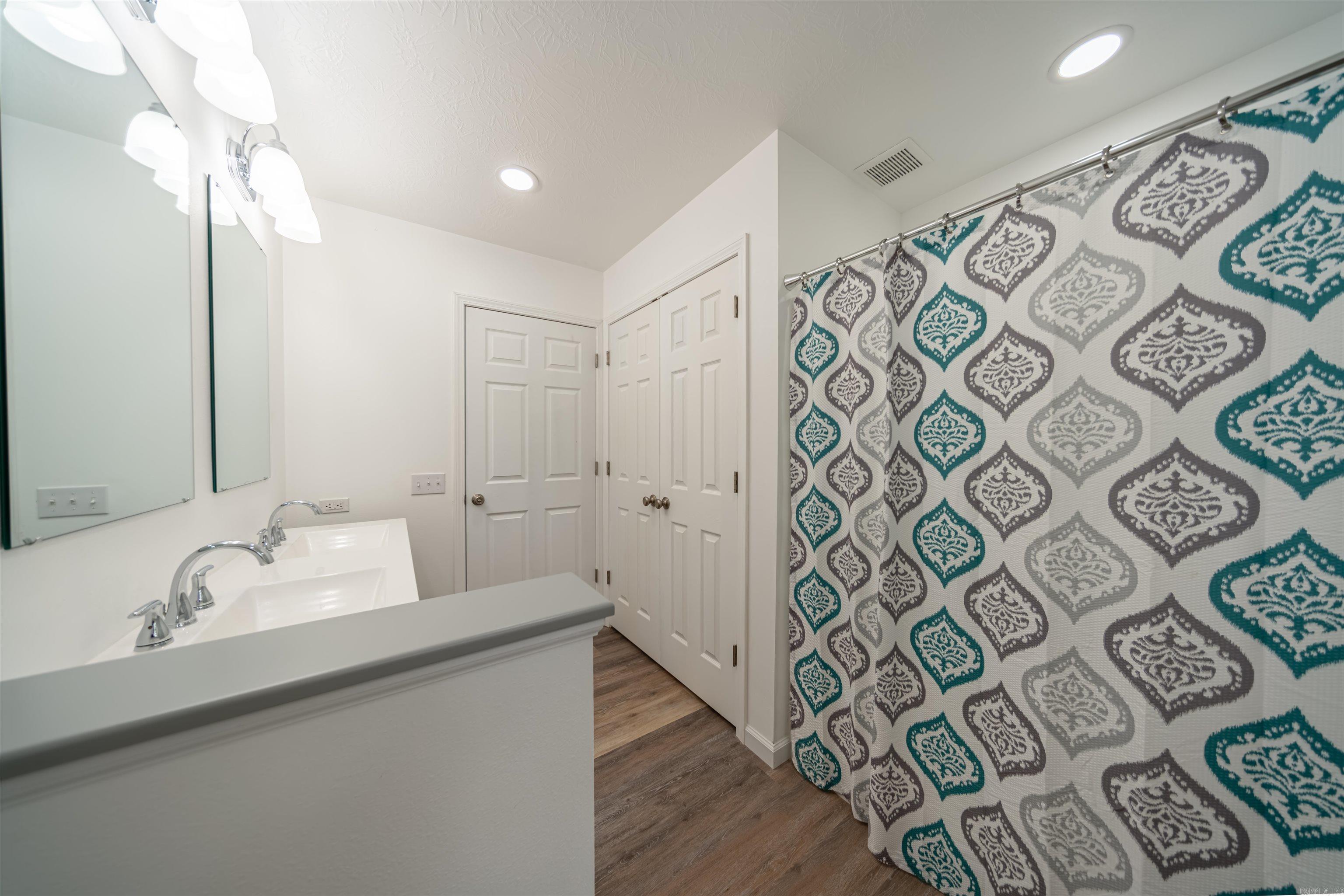 LAKE TERRACE ADDN - Residential