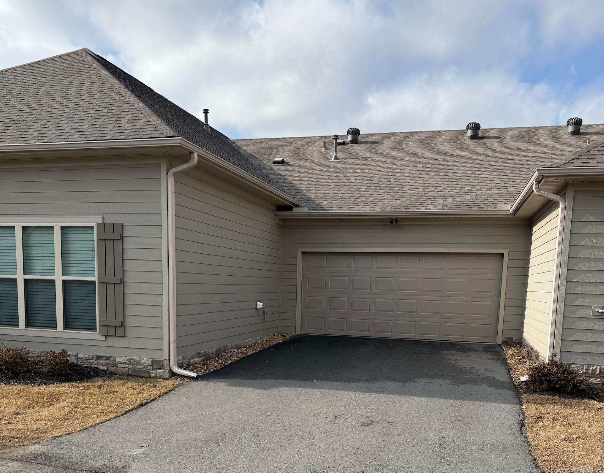 MOUNTAIN TERRACE ESTATES TOWNHOM - Residential