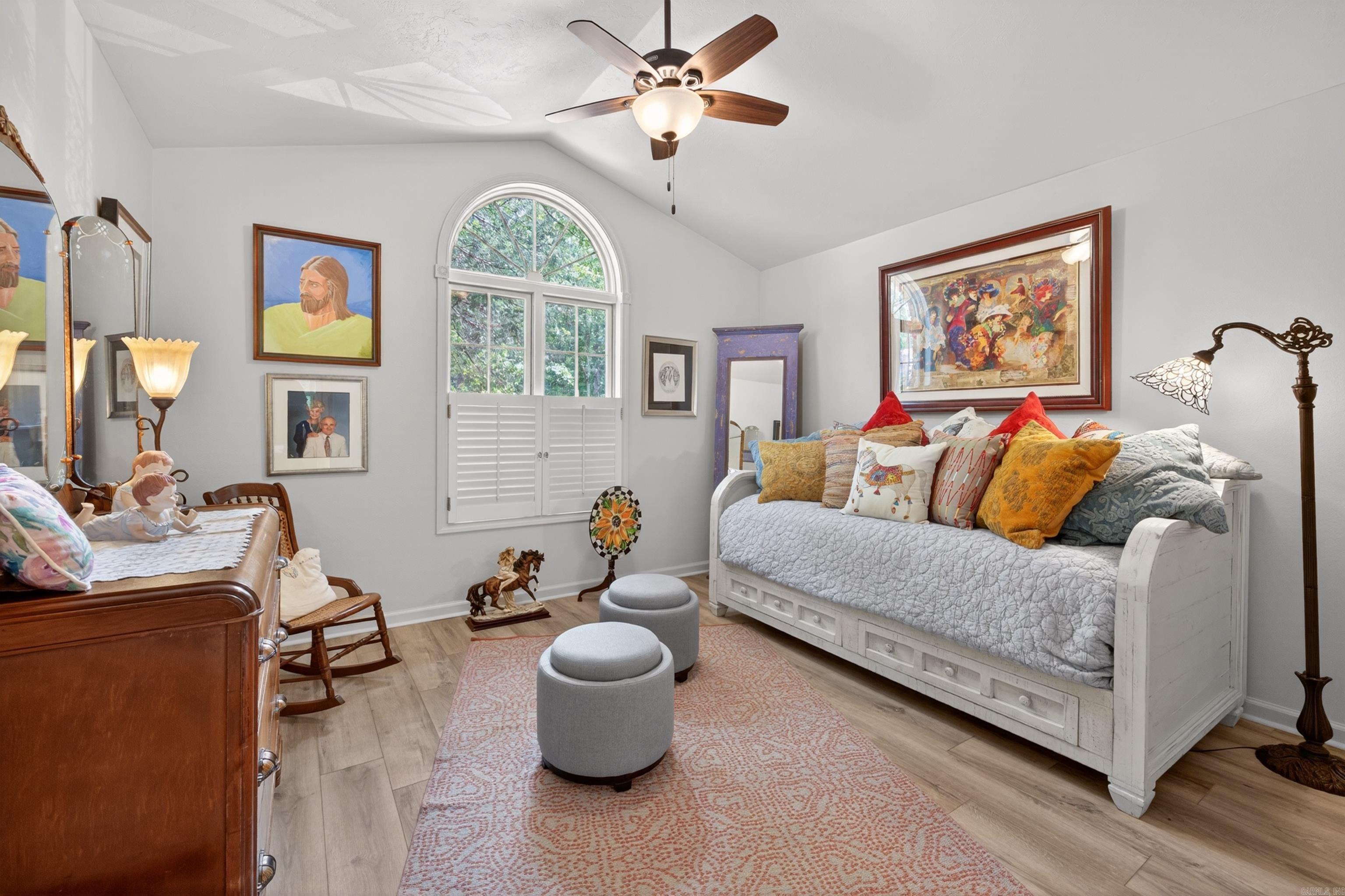 VILLA ALEGRE COURTS - Residential