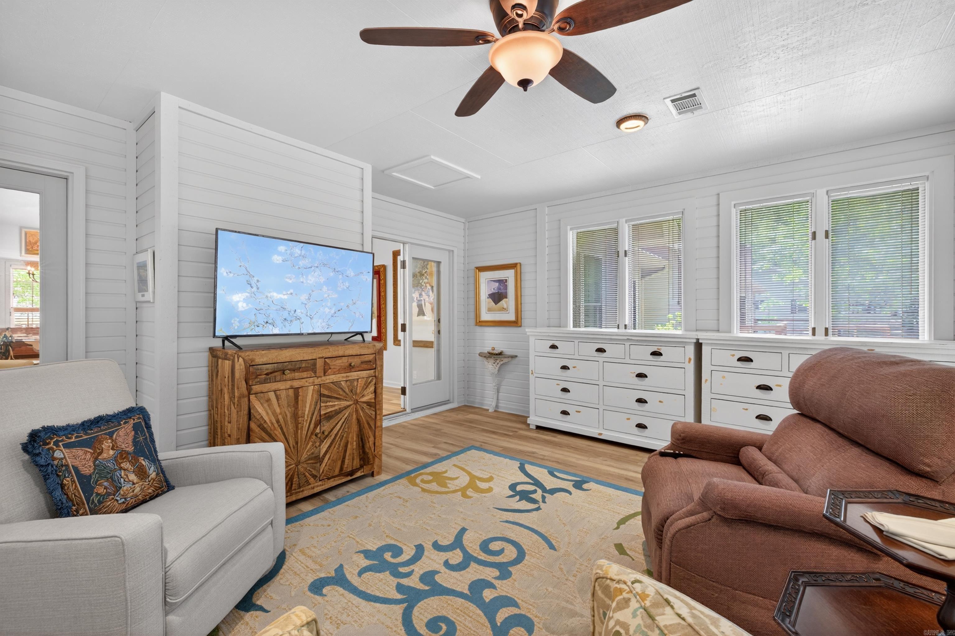 VILLA ALEGRE COURTS - Residential